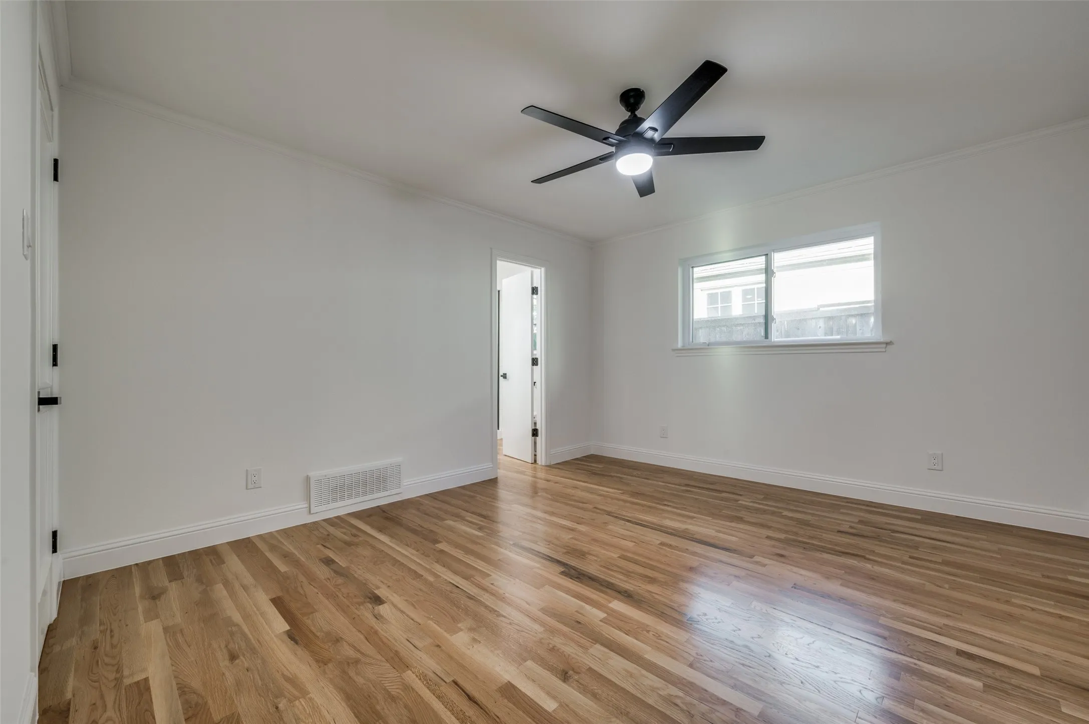 Secondary (middle) bedroom