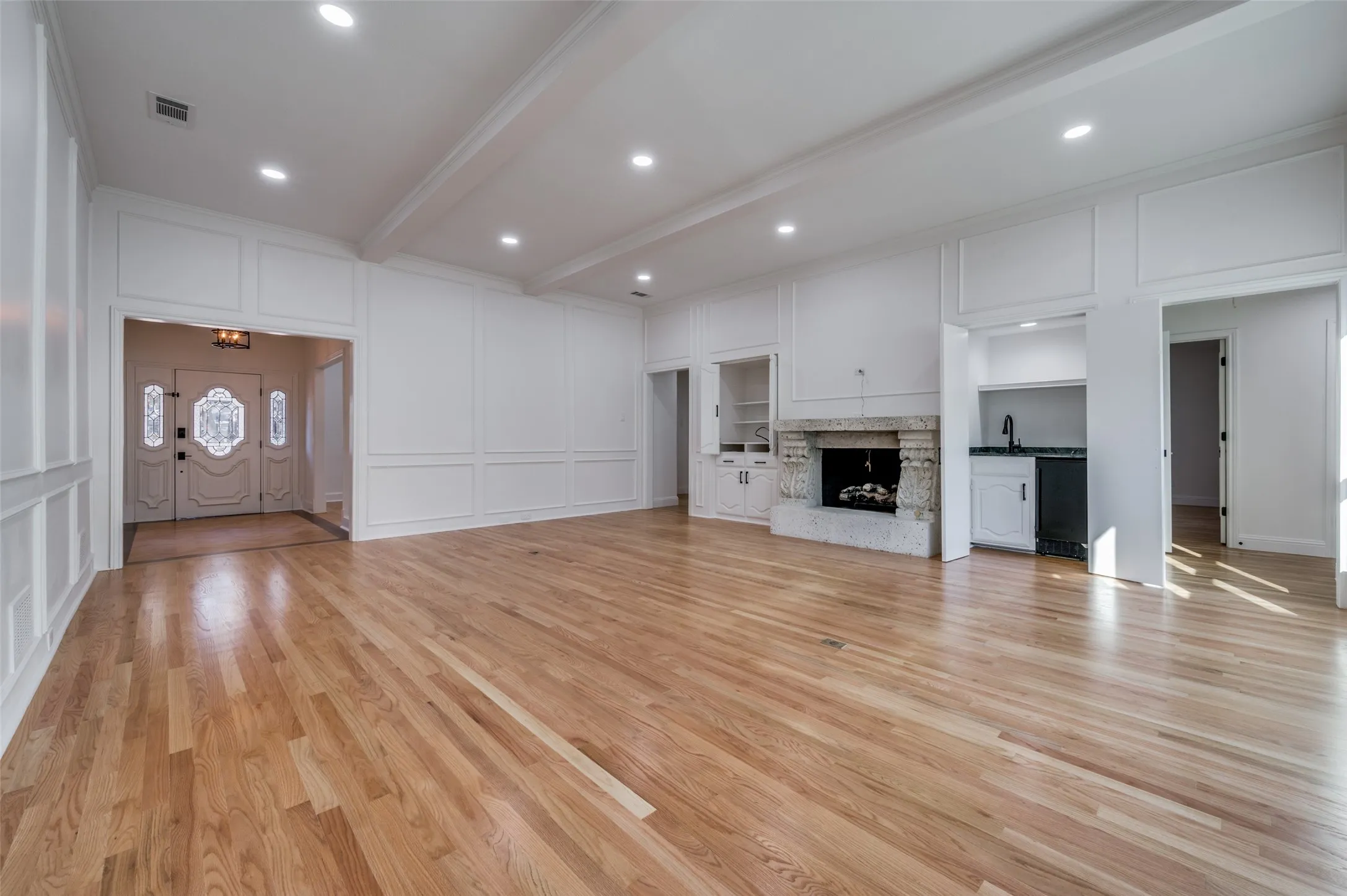 Family room with wet bar