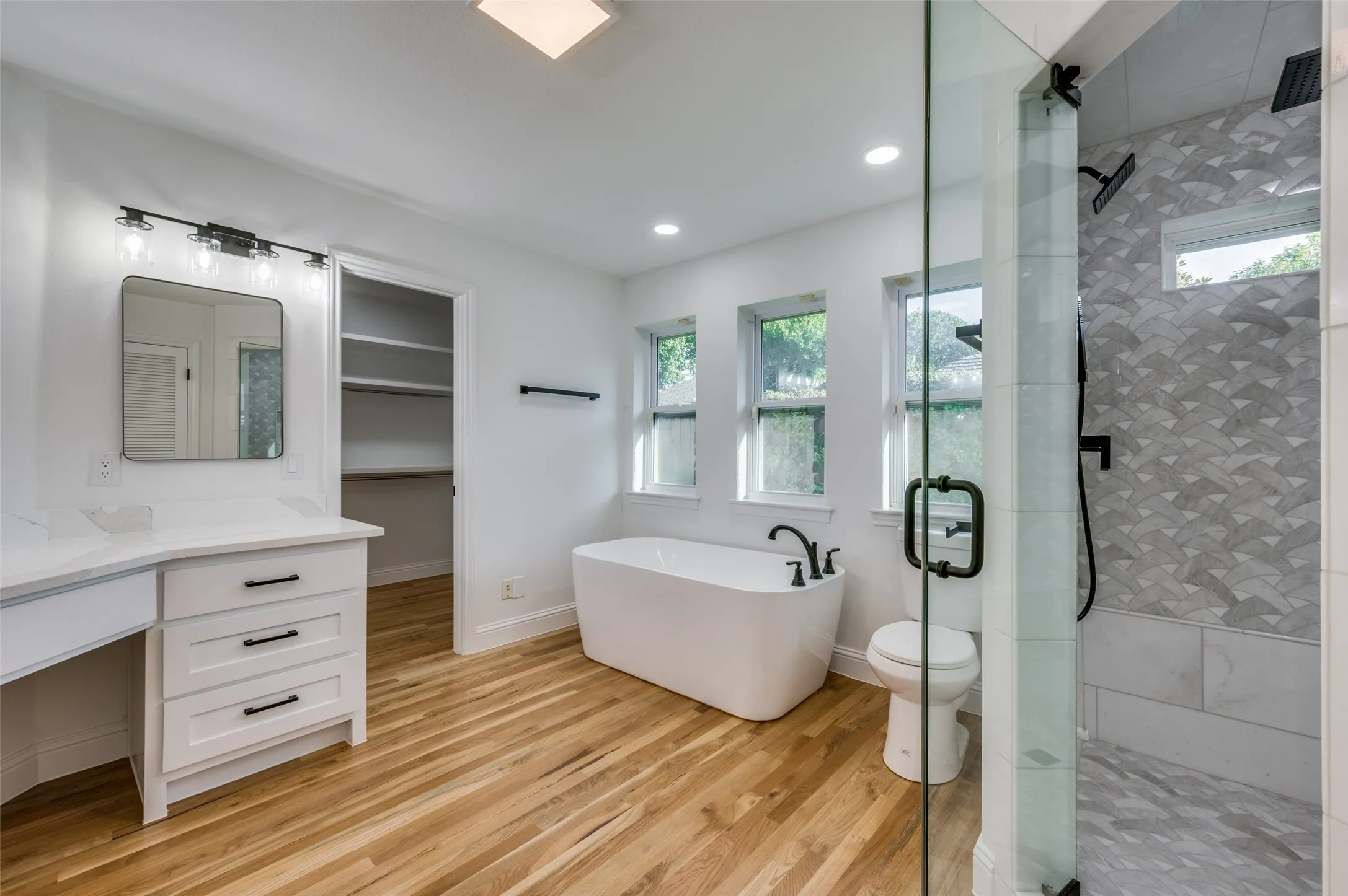 Dual head shower and soaking tub at primary bath area