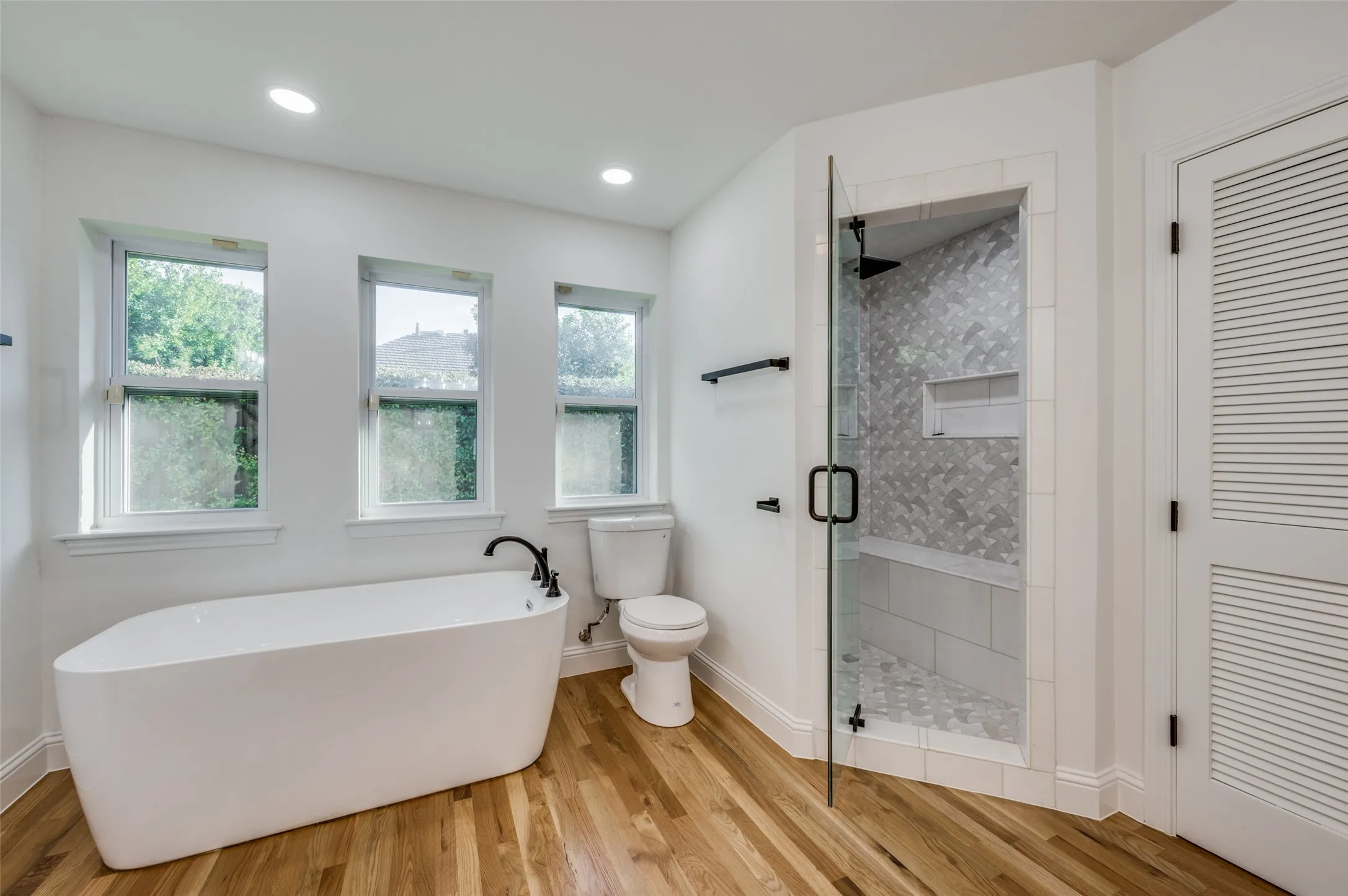 Soaking tub and walk-in shower