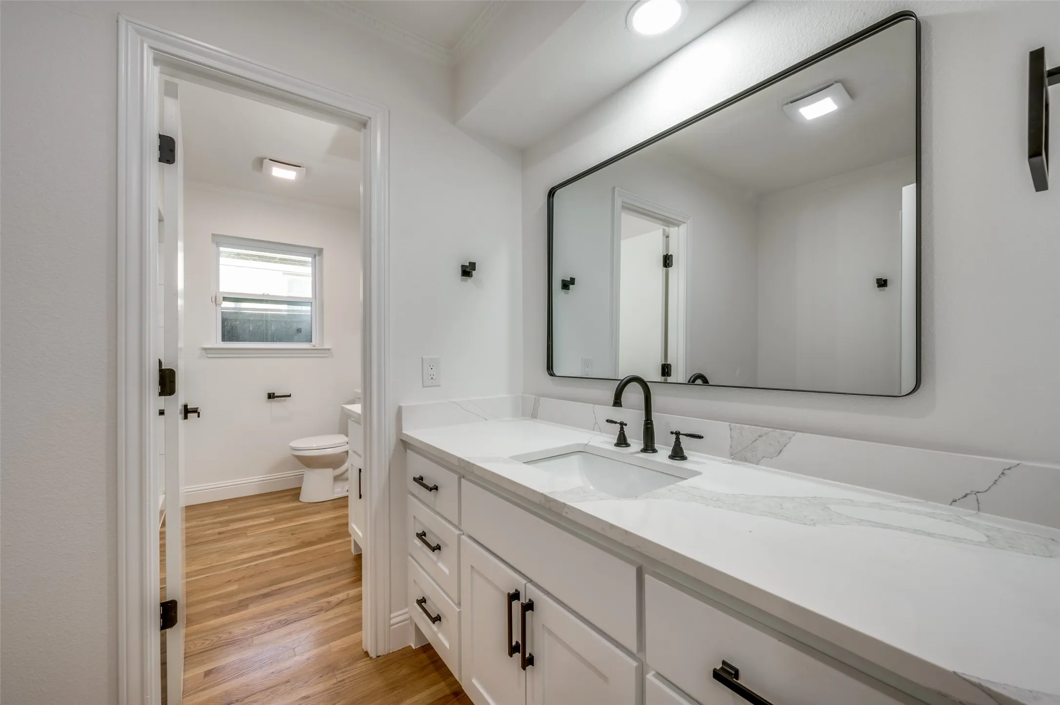Powder bath area