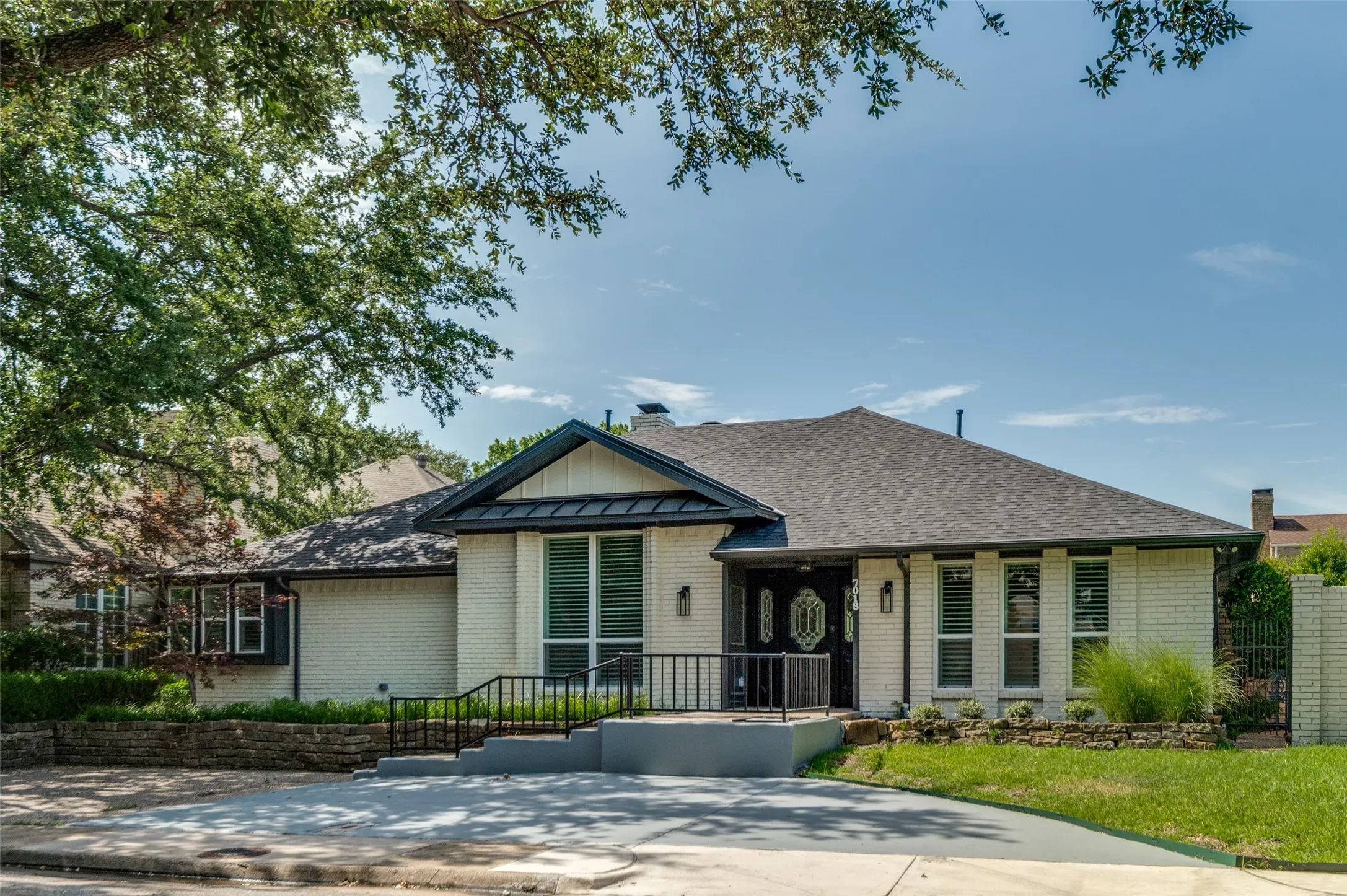 Single Family Residence For Rent in Dallas County , 7018 Deloache, Dallas, Texas 75225, 3 Bedroom, 3 Bathroom, 3 Garage spaces, 3,010 Sqft, built in 1980, mls#21314814, Real Estate Agent in Dallas, Homes For Rent in Dallas county, Homes For Rent in Dallas, Realtor in Dallas Texas, Real Estate Brokerage Independent Realty Texas, Luminita Cordes Realtor