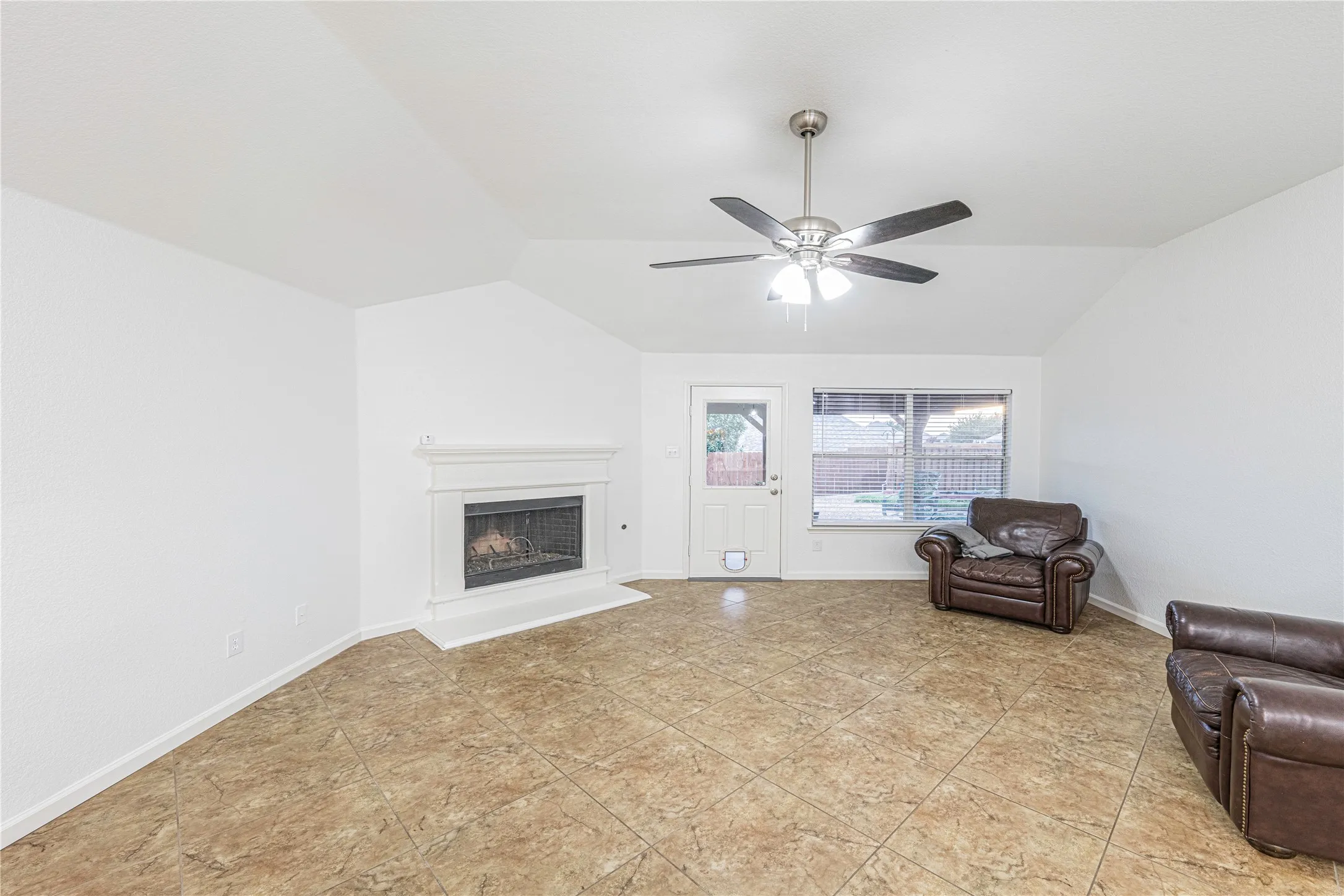 Single Family Residence For Sale in Collin County , 2819 Arabian Lane, Celina, Texas 75009, 4 Bedrooms, 2 Bathrooms, 2 Garage spaces, 2,137 Sqft, built in 2005, Price $415,000, mls#21314779, Real Estate Agent in Celina, Homes For Sale in Collin county, Homes For Sale in Celina, Realtor in Celina Texas, Real Estate Brokerage Independent Realty Texas, Luminita Cordes Realtor