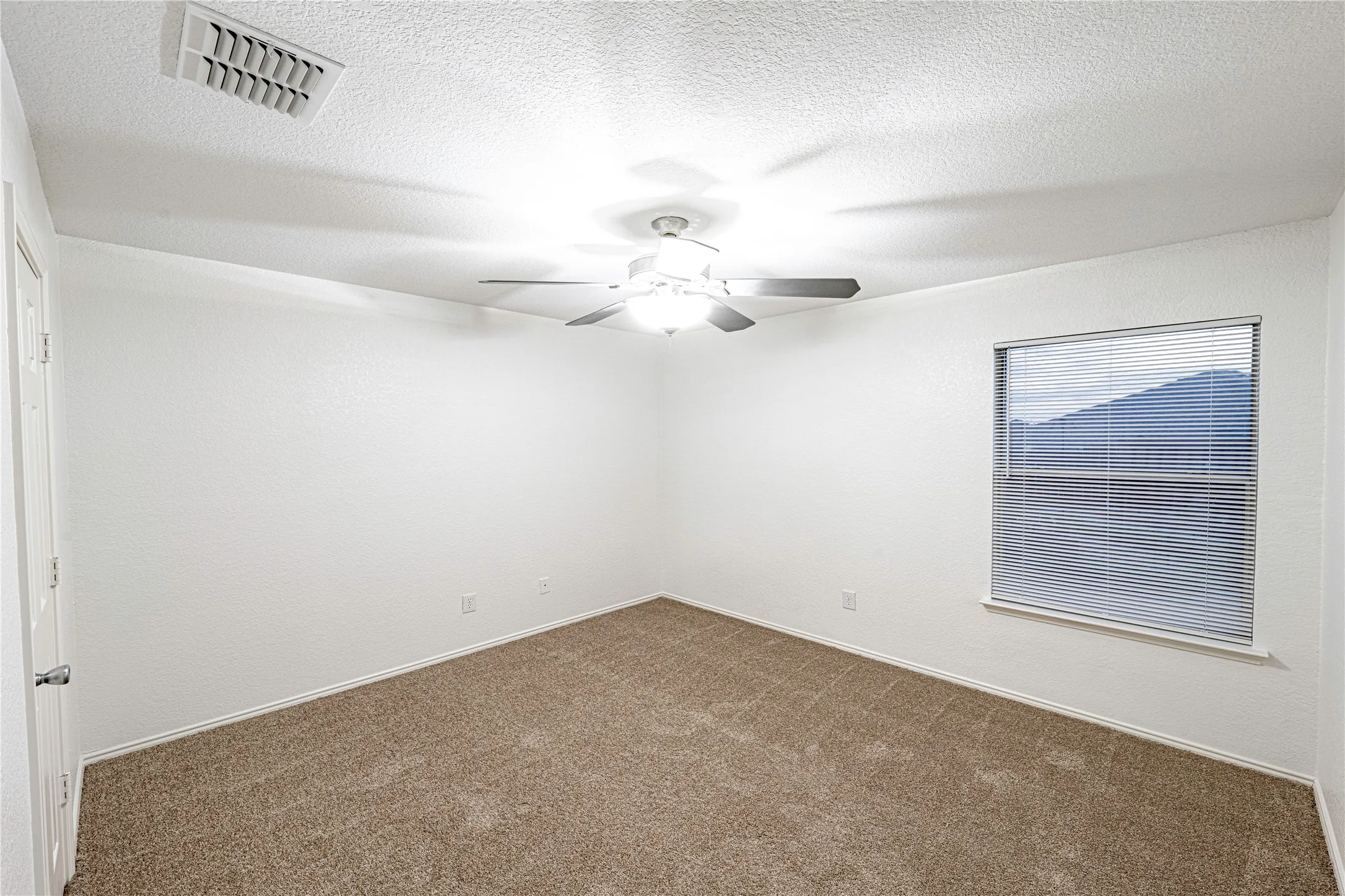 Single Family Residence For Sale in Collin County , 2819 Arabian Lane, Celina, Texas 75009, 4 Bedrooms, 2 Bathrooms, 2 Garage spaces, 2,137 Sqft, built in 2005, Price $415,000, mls#21314779, Real Estate Agent in Celina, Homes For Sale in Collin county, Homes For Sale in Celina, Realtor in Celina Texas, Real Estate Brokerage Independent Realty Texas, Luminita Cordes Realtor