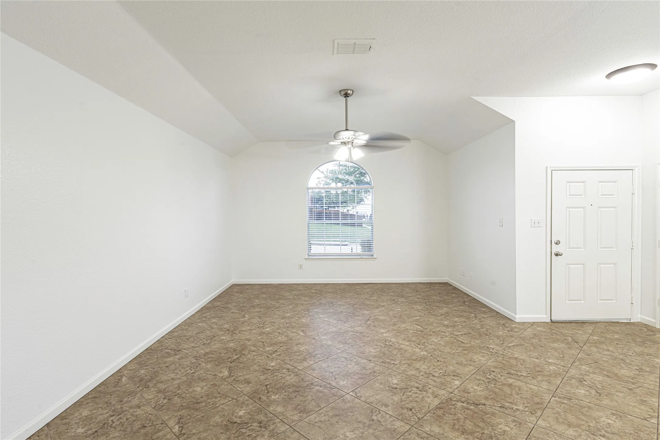 Single Family Residence For Sale in Collin County , 2819 Arabian Lane, Celina, Texas 75009, 4 Bedrooms, 2 Bathrooms, 2 Garage spaces, 2,137 Sqft, built in 2005, Price $415,000, mls#21314779, Real Estate Agent in Celina, Homes For Sale in Collin county, Homes For Sale in Celina, Realtor in Celina Texas, Real Estate Brokerage Independent Realty Texas, Luminita Cordes Realtor