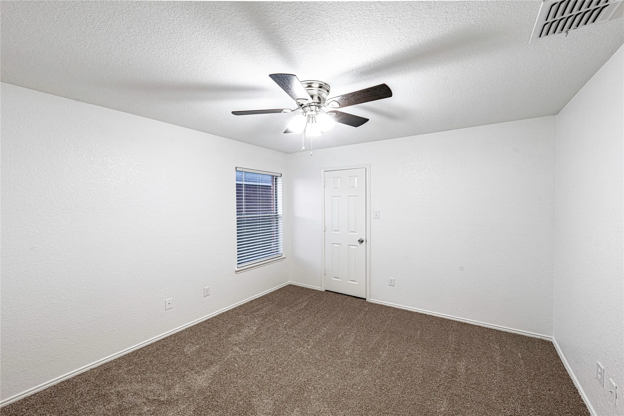 Single Family Residence For Sale in Collin County , 2819 Arabian Lane, Celina, Texas 75009, 4 Bedrooms, 2 Bathrooms, 2 Garage spaces, 2,137 Sqft, built in 2005, Price $415,000, mls#21314779, Real Estate Agent in Celina, Homes For Sale in Collin county, Homes For Sale in Celina, Realtor in Celina Texas, Real Estate Brokerage Independent Realty Texas, Luminita Cordes Realtor