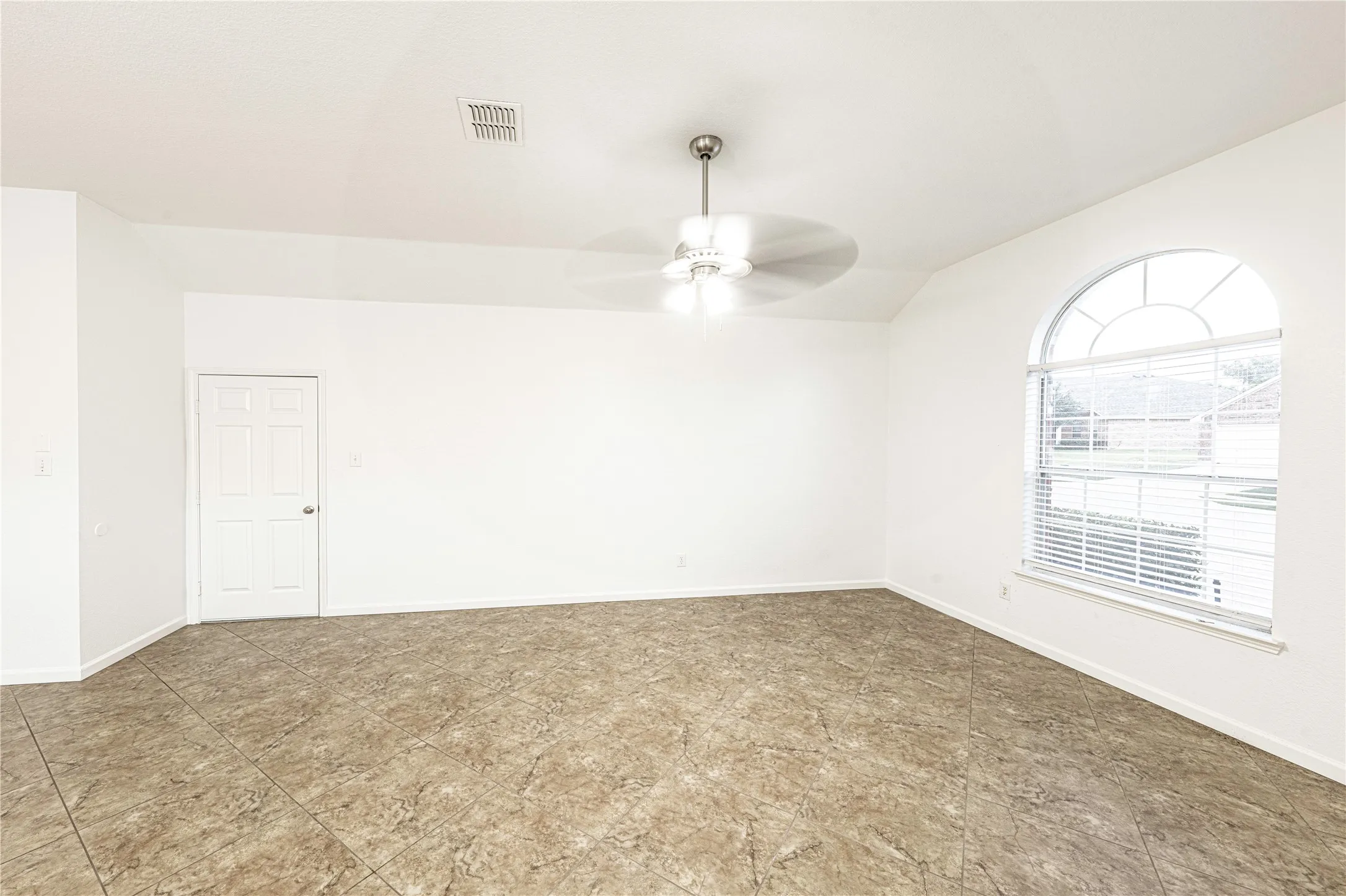 Single Family Residence For Sale in Collin County , 2819 Arabian Lane, Celina, Texas 75009, 4 Bedrooms, 2 Bathrooms, 2 Garage spaces, 2,137 Sqft, built in 2005, Price $415,000, mls#21314779, Real Estate Agent in Celina, Homes For Sale in Collin county, Homes For Sale in Celina, Realtor in Celina Texas, Real Estate Brokerage Independent Realty Texas, Luminita Cordes Realtor