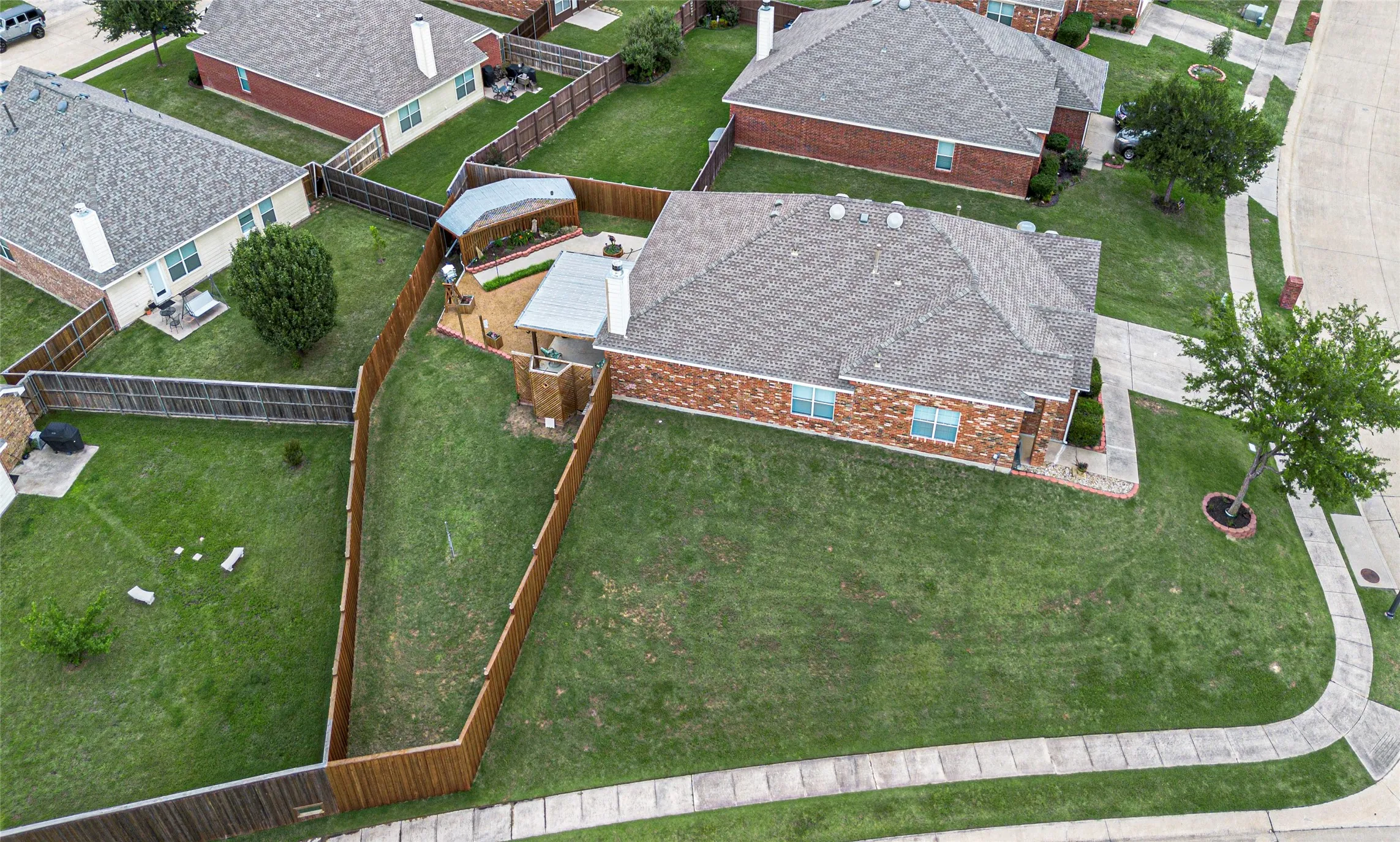 Single Family Residence For Sale in Collin County , 2819 Arabian Lane, Celina, Texas 75009, 4 Bedrooms, 2 Bathrooms, 2 Garage spaces, 2,137 Sqft, built in 2005, Price $415,000, mls#21314779, Real Estate Agent in Celina, Homes For Sale in Collin county, Homes For Sale in Celina, Realtor in Celina Texas, Real Estate Brokerage Independent Realty Texas, Luminita Cordes Realtor