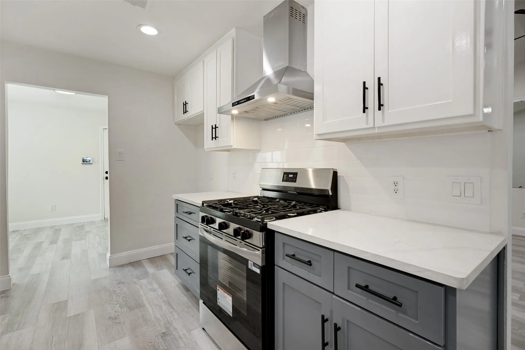 Single Family Residence For Sale in Tarrant County , 708 Glen Rock Place, Arlington, Texas 76014, 4 Bedroom, 2 Bathroom, 2 Garage spaces, 2,178 Sqft, built in 1976, mls#21314791, Real Estate Agent in Arlington, Homes For Sale in Tarrant county, Homes For Sale in Arlington, Realtor in Arlington Texas, Real Estate Brokerage Independent Realty Texas, Luminita Cordes Realtor