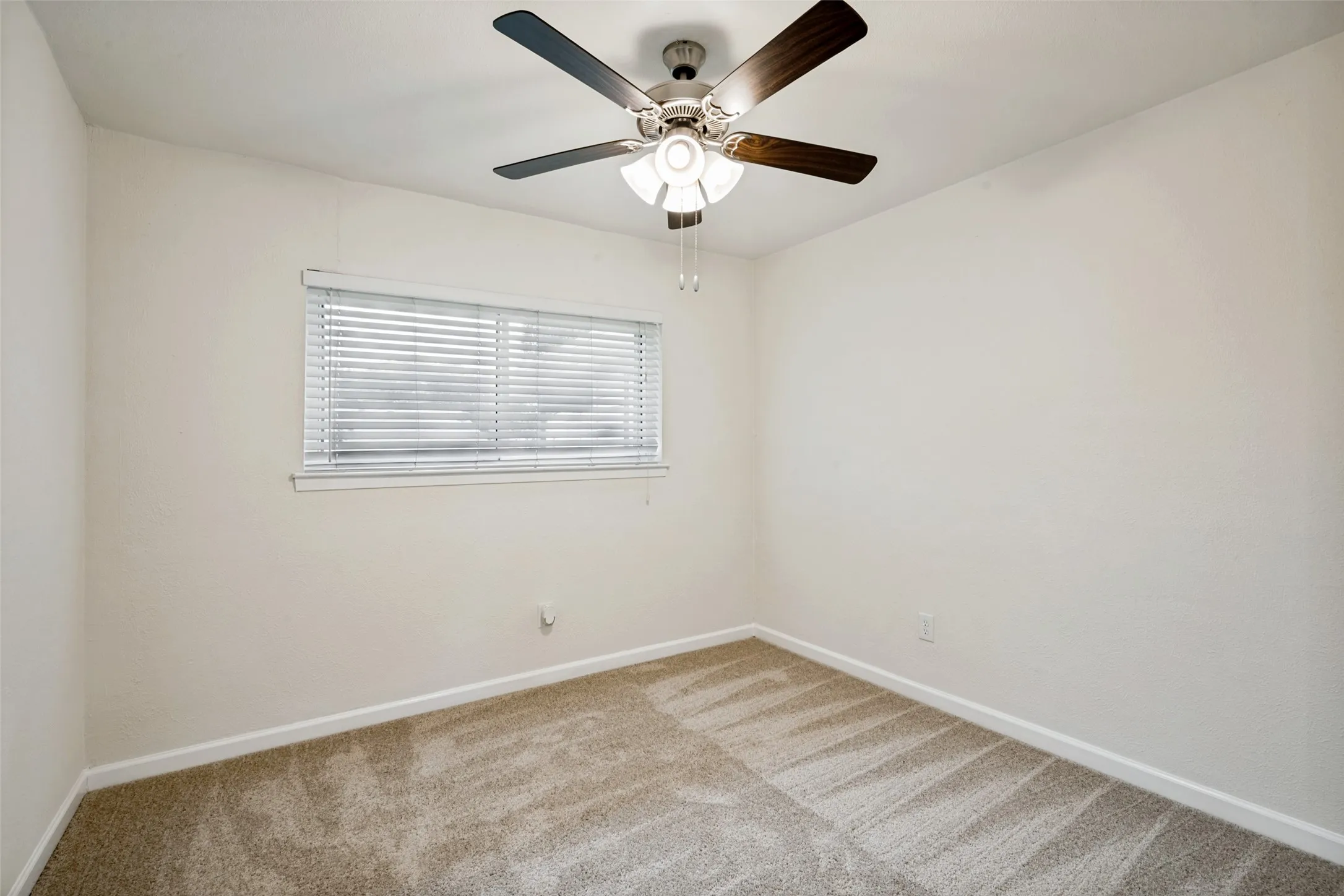 Single Family Residence For Sale in Tarrant County , 708 Glen Rock Place, Arlington, Texas 76014, 4 Bedroom, 2 Bathroom, 2 Garage spaces, 2,178 Sqft, built in 1976, mls#21314791, Real Estate Agent in Arlington, Homes For Sale in Tarrant county, Homes For Sale in Arlington, Realtor in Arlington Texas, Real Estate Brokerage Independent Realty Texas, Luminita Cordes Realtor