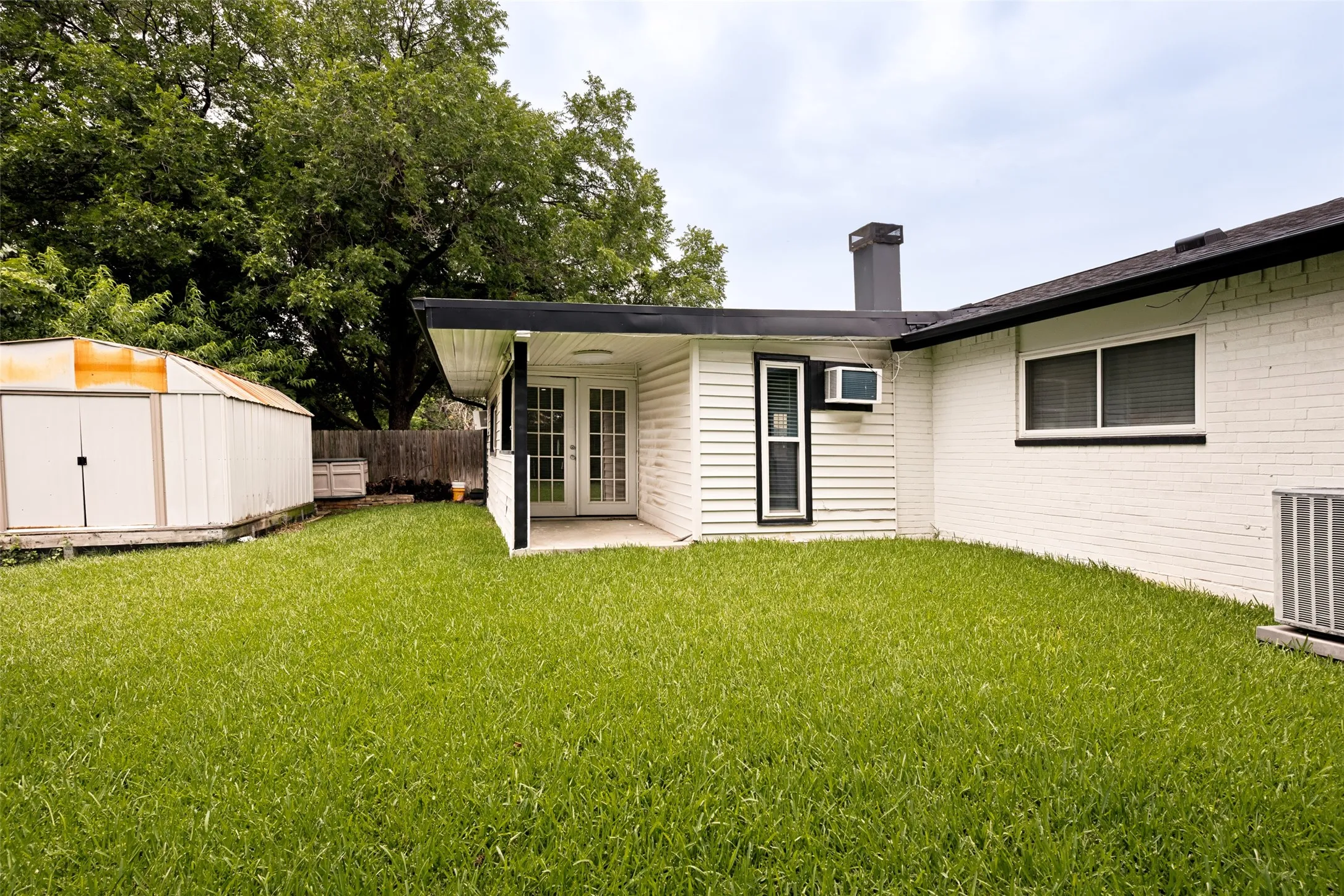 Single Family Residence For Sale in Tarrant County , 708 Glen Rock Place, Arlington, Texas 76014, 4 Bedroom, 2 Bathroom, 2 Garage spaces, 2,178 Sqft, built in 1976, mls#21314791, Real Estate Agent in Arlington, Homes For Sale in Tarrant county, Homes For Sale in Arlington, Realtor in Arlington Texas, Real Estate Brokerage Independent Realty Texas, Luminita Cordes Realtor