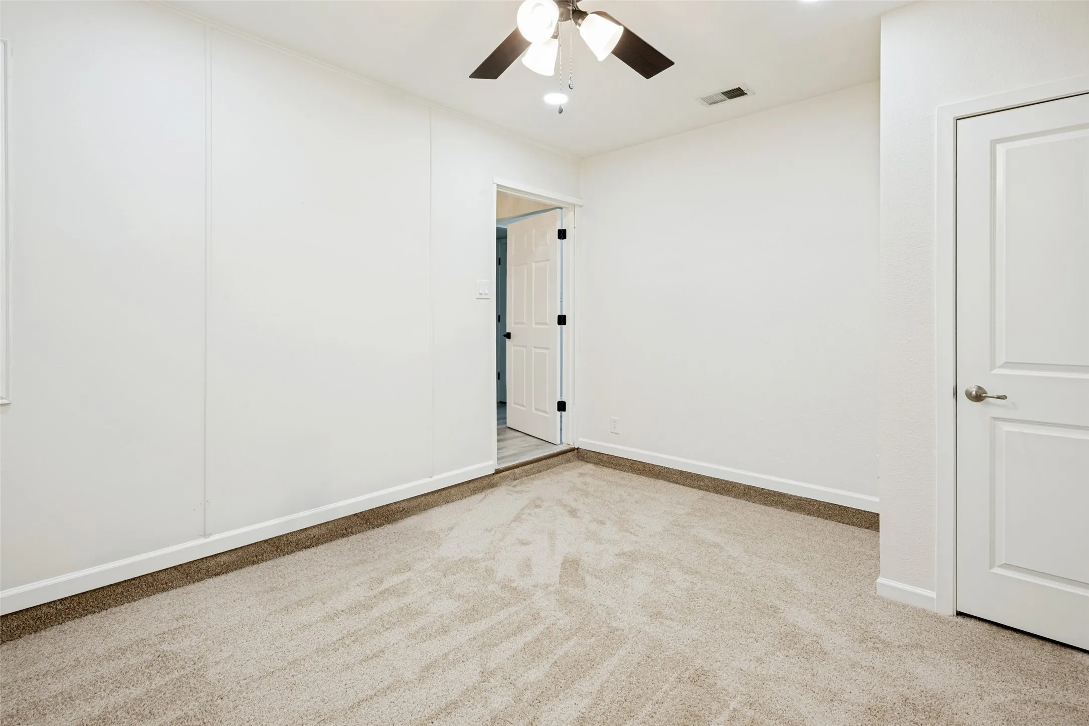 Single Family Residence For Sale in Tarrant County , 708 Glen Rock Place, Arlington, Texas 76014, 4 Bedroom, 2 Bathroom, 2 Garage spaces, 2,178 Sqft, built in 1976, mls#21314791, Real Estate Agent in Arlington, Homes For Sale in Tarrant county, Homes For Sale in Arlington, Realtor in Arlington Texas, Real Estate Brokerage Independent Realty Texas, Luminita Cordes Realtor