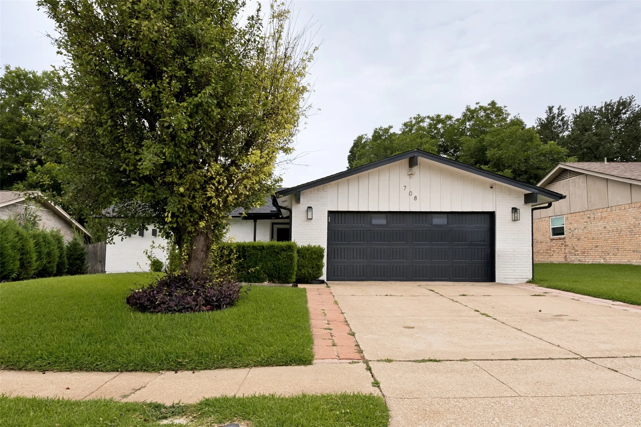 Single Family Residence For Sale in Tarrant County , 708 Glen Rock Place, Arlington, Texas 76014, 4 Bedroom, 2 Bathroom, 2 Garage spaces, 2,178 Sqft, built in 1976, mls#21314791, Real Estate Agent in Arlington, Homes For Sale in Tarrant county, Homes For Sale in Arlington, Realtor in Arlington Texas, Real Estate Brokerage Independent Realty Texas, Luminita Cordes Realtor