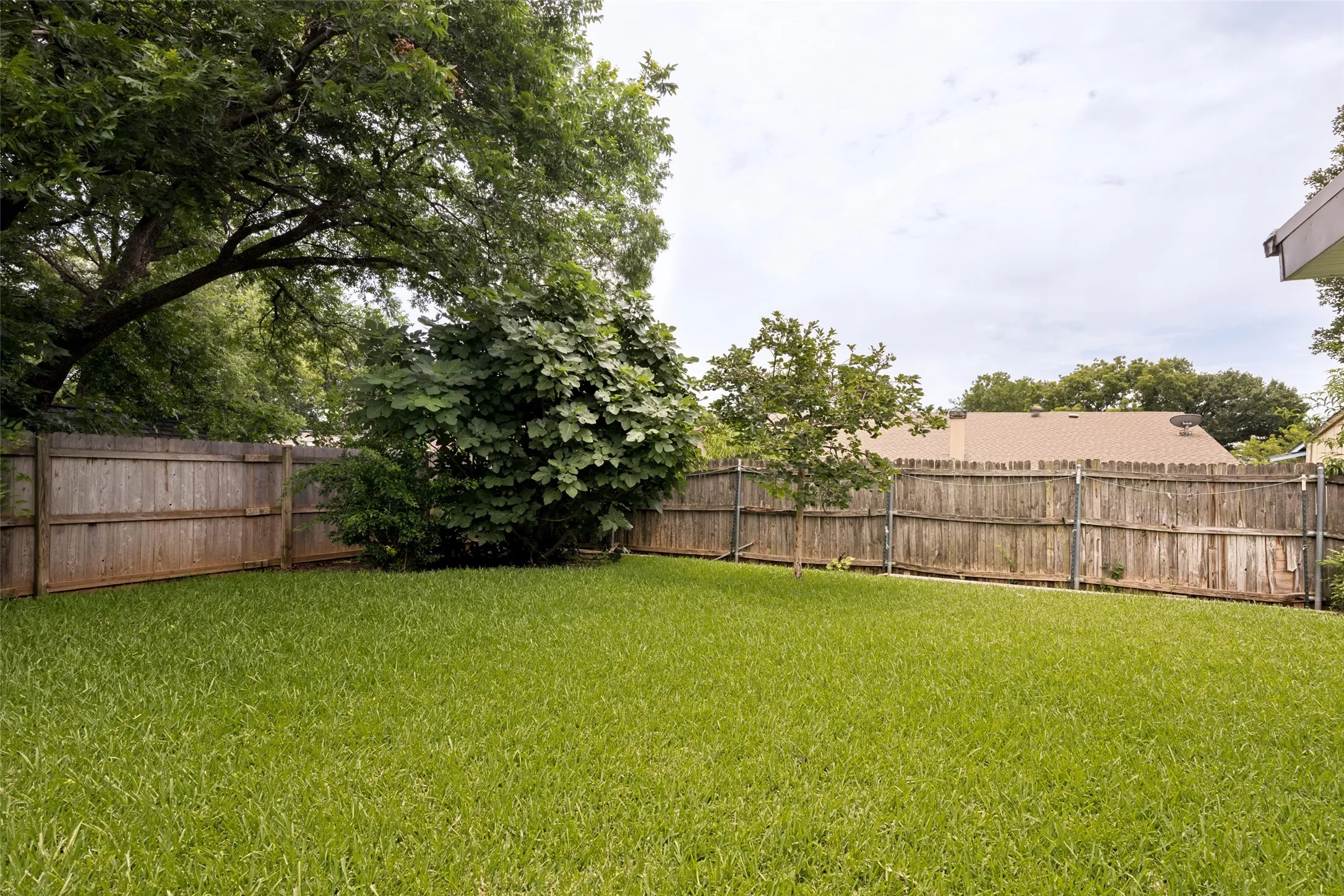 Single Family Residence For Sale in Tarrant County , 708 Glen Rock Place, Arlington, Texas 76014, 4 Bedroom, 2 Bathroom, 2 Garage spaces, 2,178 Sqft, built in 1976, mls#21314791, Real Estate Agent in Arlington, Homes For Sale in Tarrant county, Homes For Sale in Arlington, Realtor in Arlington Texas, Real Estate Brokerage Independent Realty Texas, Luminita Cordes Realtor