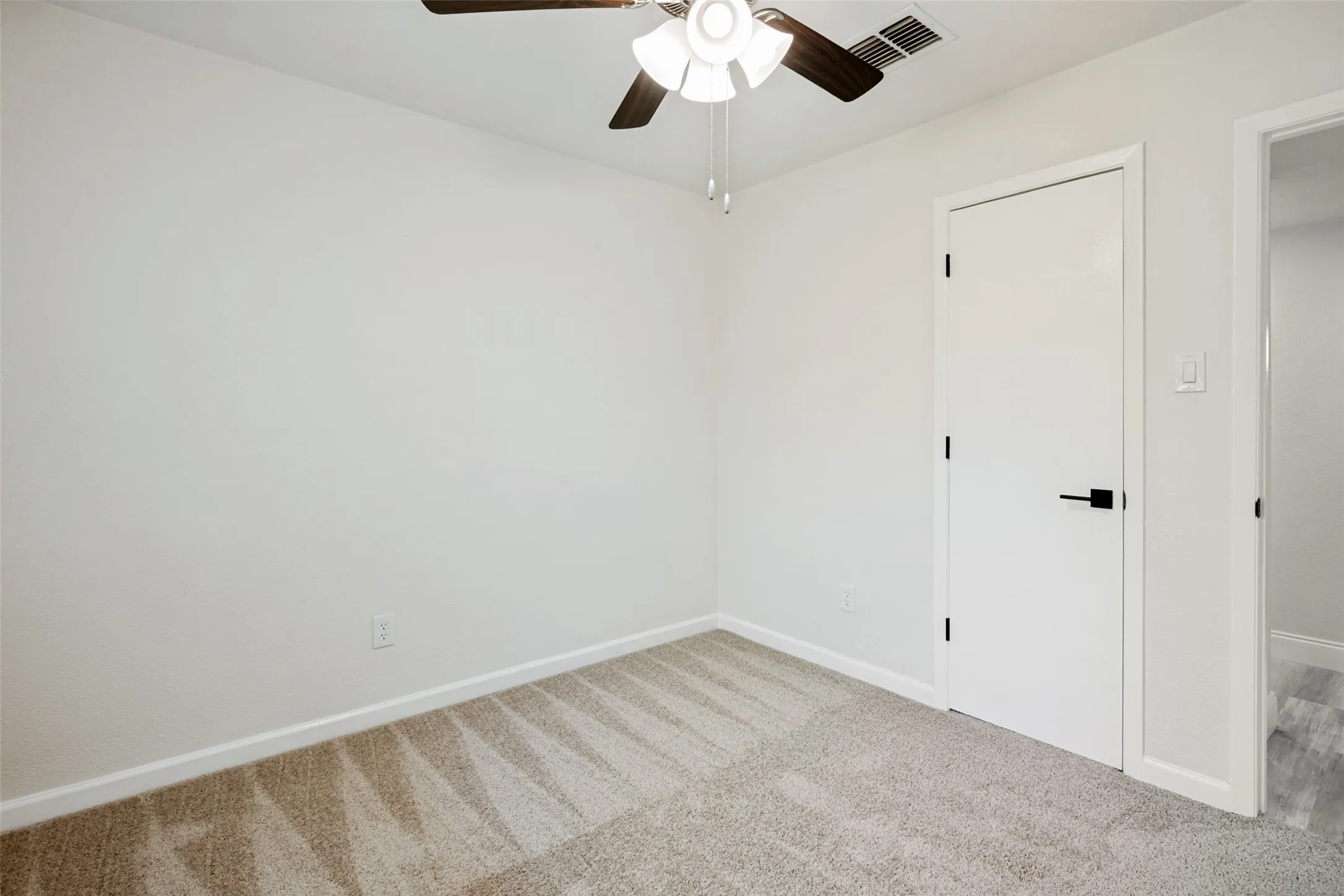 Single Family Residence For Sale in Tarrant County , 708 Glen Rock Place, Arlington, Texas 76014, 4 Bedroom, 2 Bathroom, 2 Garage spaces, 2,178 Sqft, built in 1976, mls#21314791, Real Estate Agent in Arlington, Homes For Sale in Tarrant county, Homes For Sale in Arlington, Realtor in Arlington Texas, Real Estate Brokerage Independent Realty Texas, Luminita Cordes Realtor