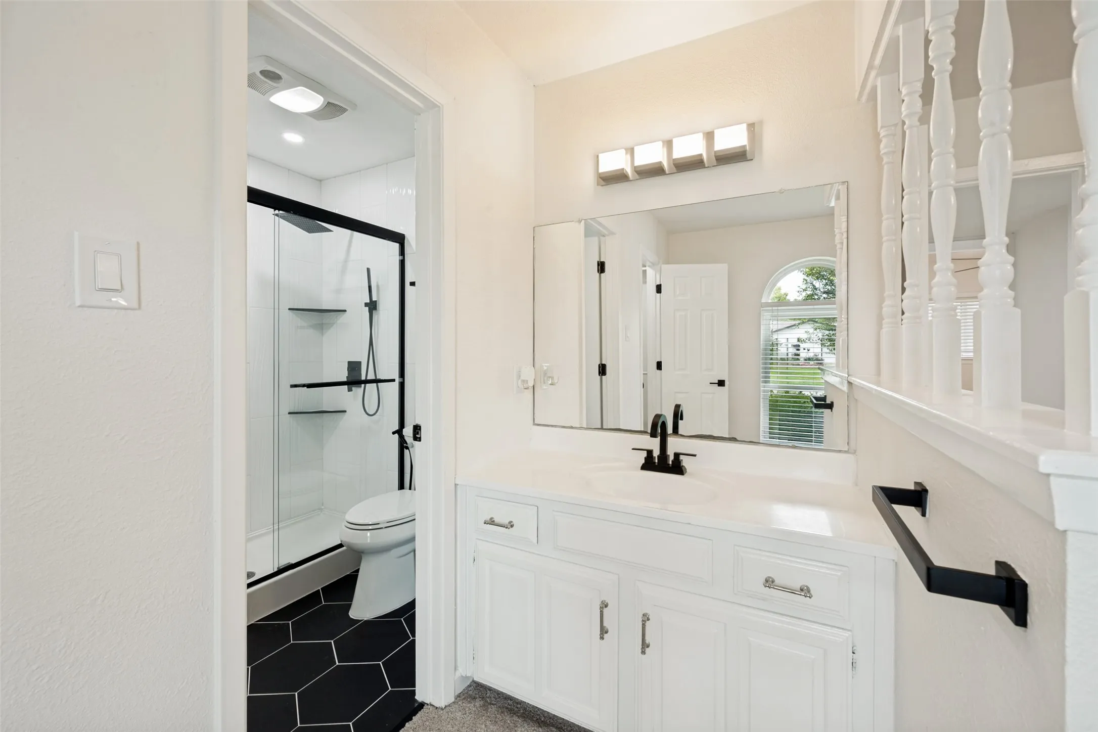 Single Family Residence For Sale in Tarrant County , 708 Glen Rock Place, Arlington, Texas 76014, 4 Bedroom, 2 Bathroom, 2 Garage spaces, 2,178 Sqft, built in 1976, mls#21314791, Real Estate Agent in Arlington, Homes For Sale in Tarrant county, Homes For Sale in Arlington, Realtor in Arlington Texas, Real Estate Brokerage Independent Realty Texas, Luminita Cordes Realtor
