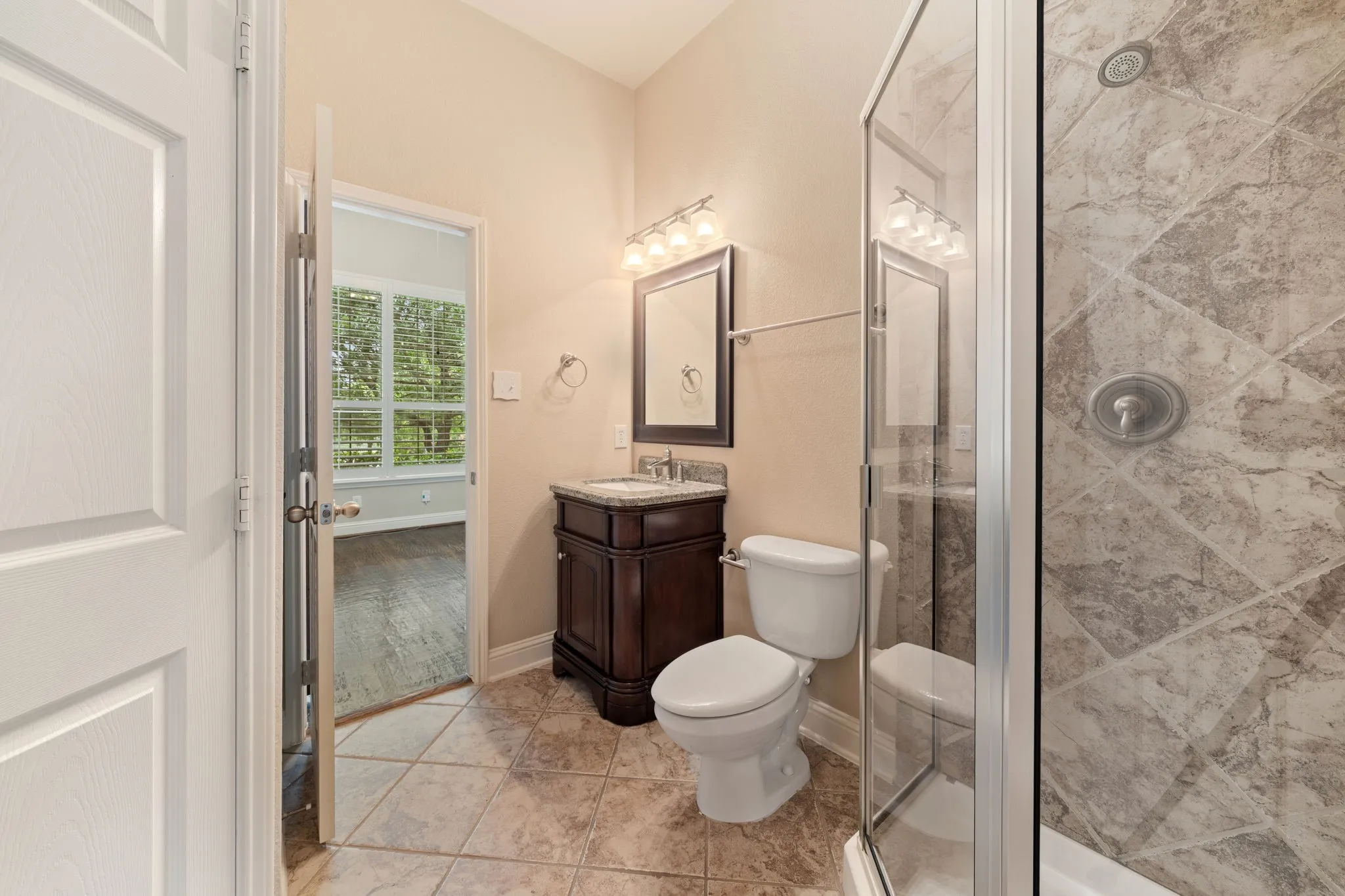 Single Family Residence For Sale in Rockwall County , 1750 Lake Forest Drive, Rockwall, Texas 75087, 5 Bedroom, 4 Bathroom, 2 Garage spaces, 3,769 Sqft, built in 2006, mls#21314765, Real Estate Agent in Rockwall, Homes For Sale in Rockwall county, Homes For Sale in Rockwall, Realtor in Rockwall Texas, Real Estate Brokerage Independent Realty Texas, Luminita Cordes Realtor