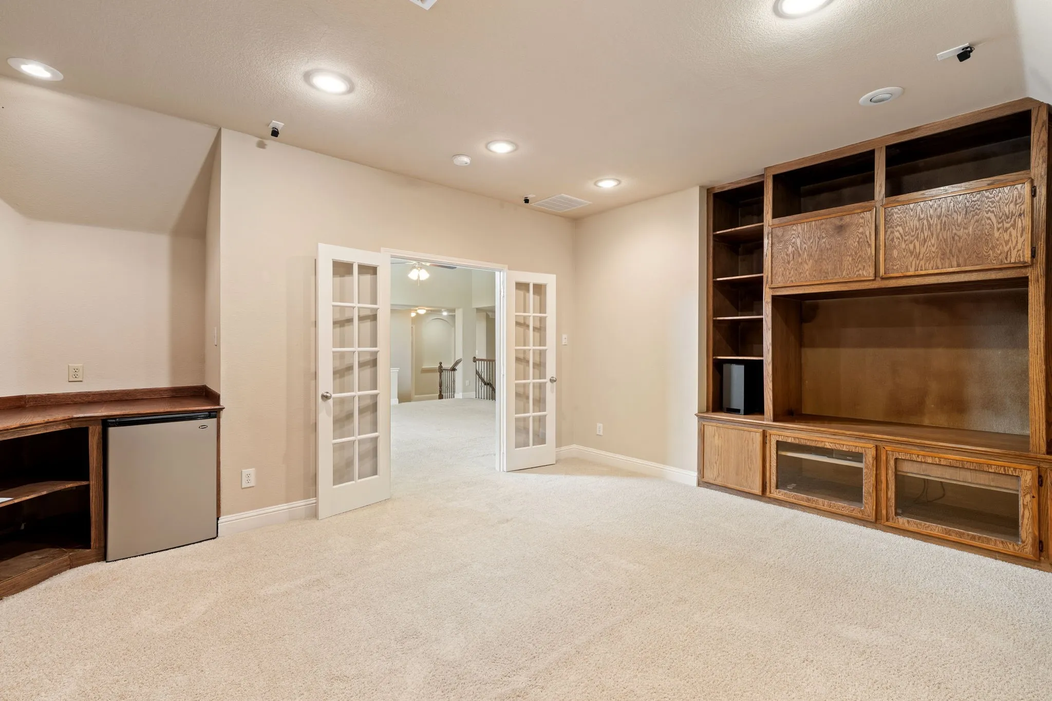 Single Family Residence For Sale in Rockwall County , 1750 Lake Forest Drive, Rockwall, Texas 75087, 5 Bedroom, 4 Bathroom, 2 Garage spaces, 3,769 Sqft, built in 2006, mls#21314765, Real Estate Agent in Rockwall, Homes For Sale in Rockwall county, Homes For Sale in Rockwall, Realtor in Rockwall Texas, Real Estate Brokerage Independent Realty Texas, Luminita Cordes Realtor