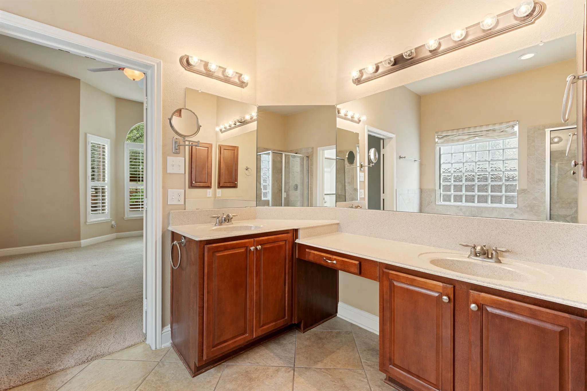 Single Family Residence For Sale in Rockwall County , 1750 Lake Forest Drive, Rockwall, Texas 75087, 5 Bedroom, 4 Bathroom, 2 Garage spaces, 3,769 Sqft, built in 2006, mls#21314765, Real Estate Agent in Rockwall, Homes For Sale in Rockwall county, Homes For Sale in Rockwall, Realtor in Rockwall Texas, Real Estate Brokerage Independent Realty Texas, Luminita Cordes Realtor