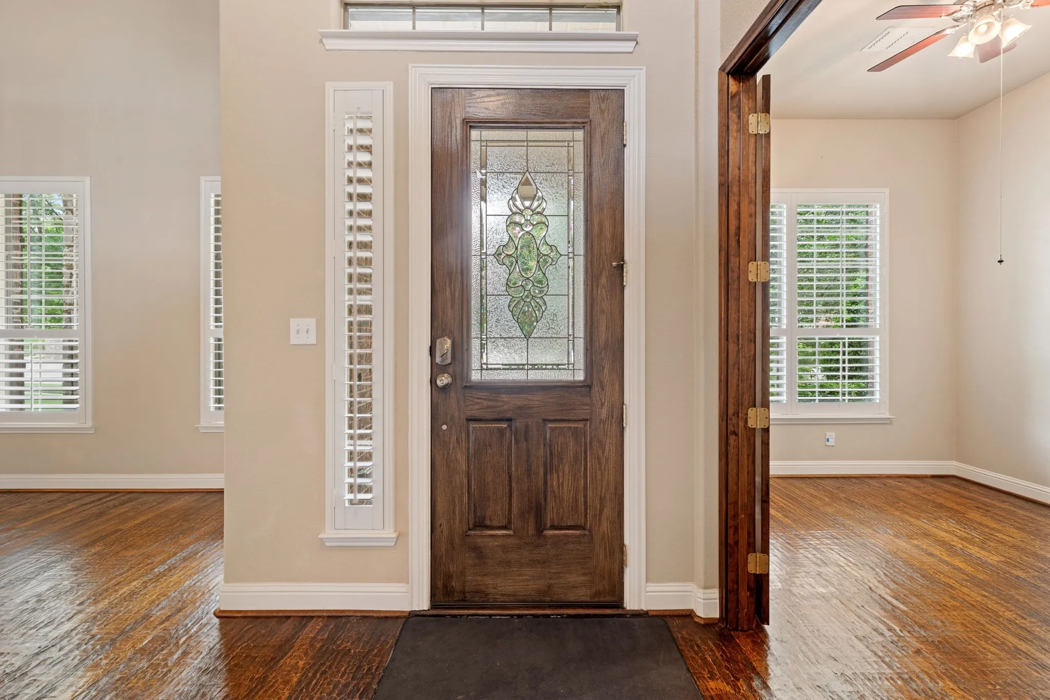 Single Family Residence For Sale in Rockwall County , 1750 Lake Forest Drive, Rockwall, Texas 75087, 5 Bedroom, 4 Bathroom, 2 Garage spaces, 3,769 Sqft, built in 2006, mls#21314765, Real Estate Agent in Rockwall, Homes For Sale in Rockwall county, Homes For Sale in Rockwall, Realtor in Rockwall Texas, Real Estate Brokerage Independent Realty Texas, Luminita Cordes Realtor