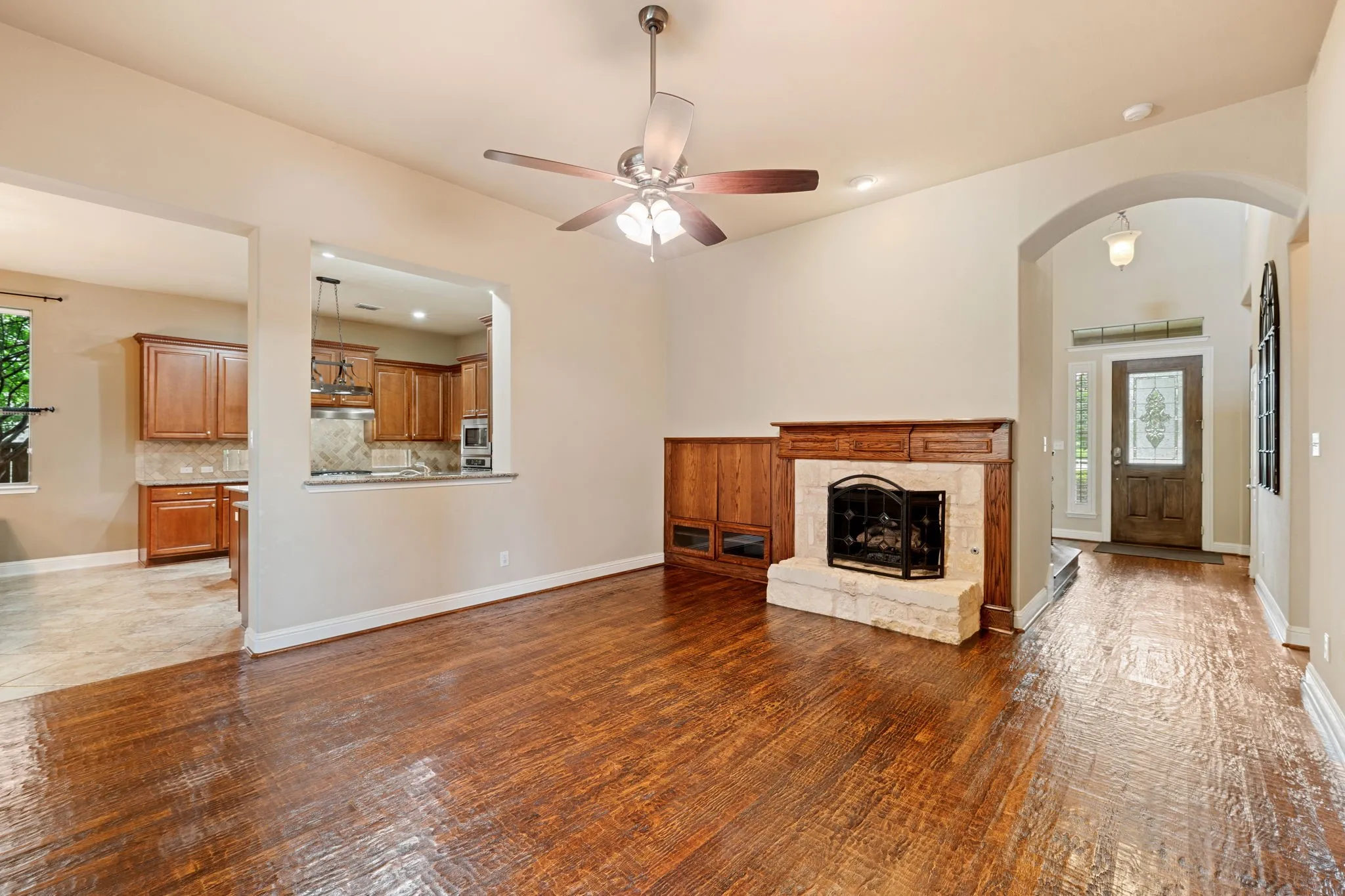 Single Family Residence For Sale in Rockwall County , 1750 Lake Forest Drive, Rockwall, Texas 75087, 5 Bedroom, 4 Bathroom, 2 Garage spaces, 3,769 Sqft, built in 2006, mls#21314765, Real Estate Agent in Rockwall, Homes For Sale in Rockwall county, Homes For Sale in Rockwall, Realtor in Rockwall Texas, Real Estate Brokerage Independent Realty Texas, Luminita Cordes Realtor