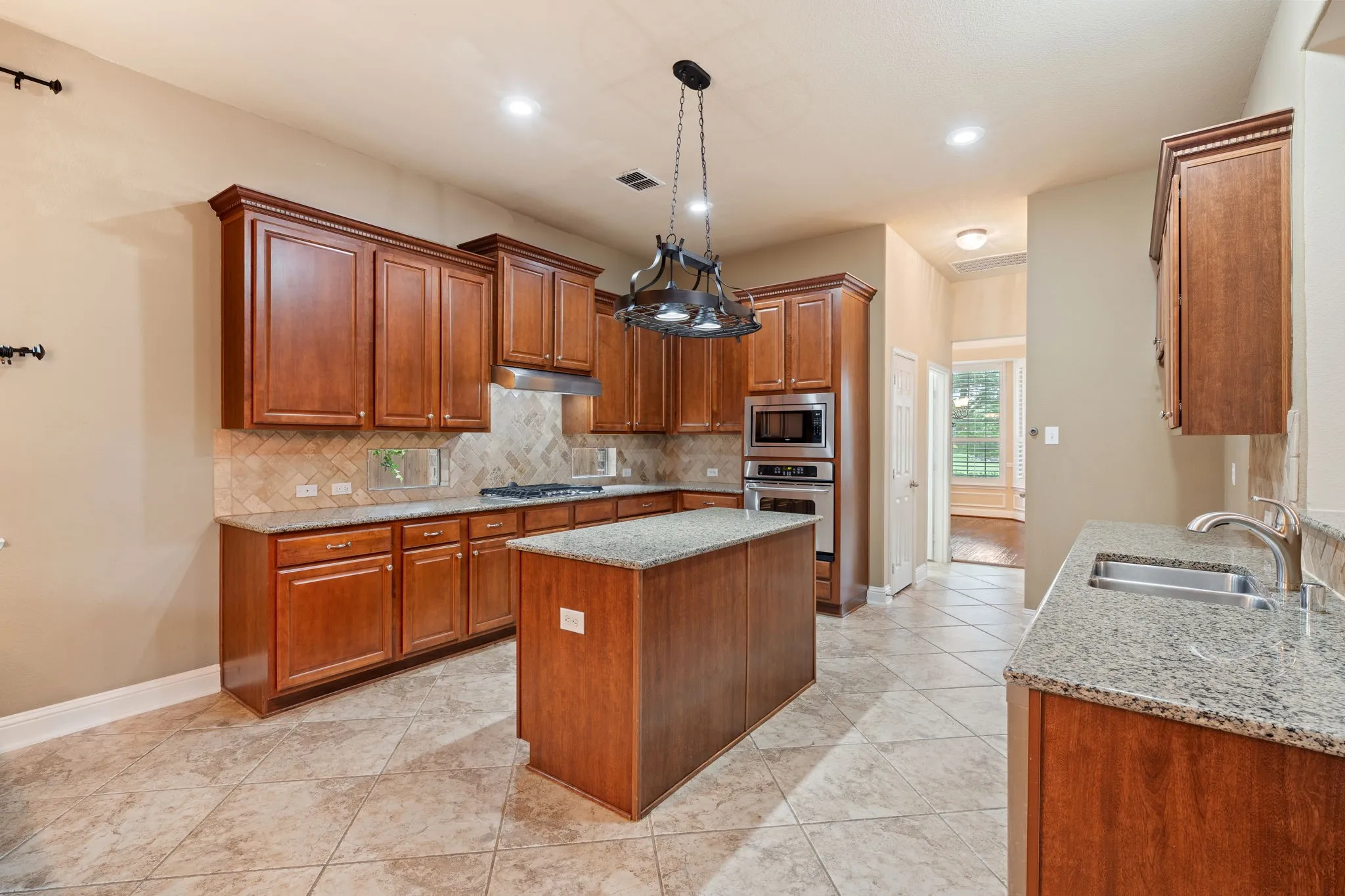 Single Family Residence For Sale in Rockwall County , 1750 Lake Forest Drive, Rockwall, Texas 75087, 5 Bedroom, 4 Bathroom, 2 Garage spaces, 3,769 Sqft, built in 2006, mls#21314765, Real Estate Agent in Rockwall, Homes For Sale in Rockwall county, Homes For Sale in Rockwall, Realtor in Rockwall Texas, Real Estate Brokerage Independent Realty Texas, Luminita Cordes Realtor