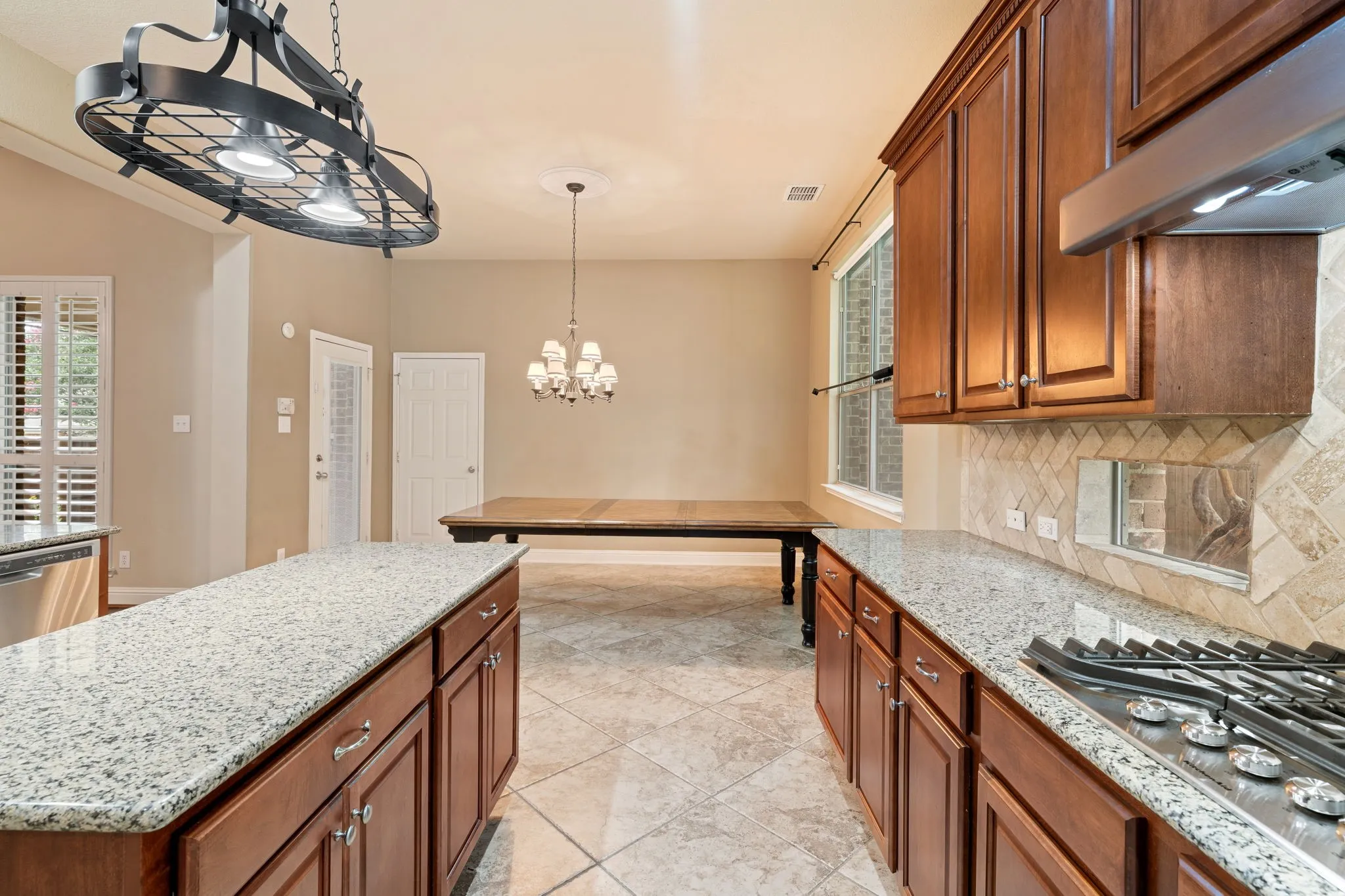 Single Family Residence For Sale in Rockwall County , 1750 Lake Forest Drive, Rockwall, Texas 75087, 5 Bedroom, 4 Bathroom, 2 Garage spaces, 3,769 Sqft, built in 2006, mls#21314765, Real Estate Agent in Rockwall, Homes For Sale in Rockwall county, Homes For Sale in Rockwall, Realtor in Rockwall Texas, Real Estate Brokerage Independent Realty Texas, Luminita Cordes Realtor