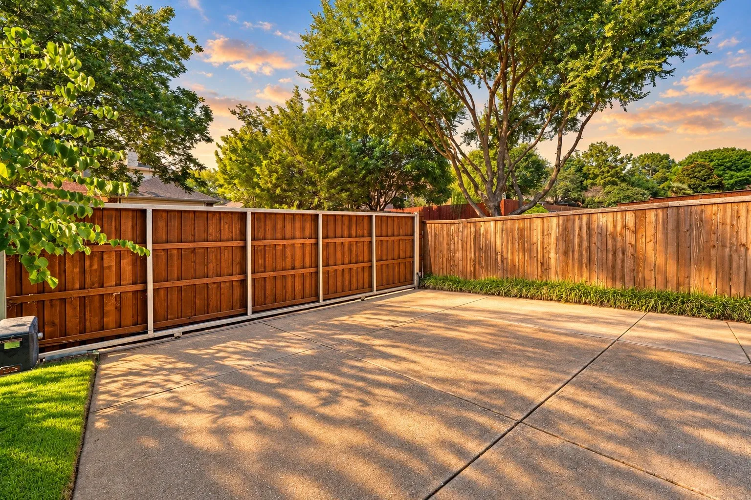 Single Family Residence For Sale in Rockwall County , 1750 Lake Forest Drive, Rockwall, Texas 75087, 5 Bedroom, 4 Bathroom, 2 Garage spaces, 3,769 Sqft, built in 2006, mls#21314765, Real Estate Agent in Rockwall, Homes For Sale in Rockwall county, Homes For Sale in Rockwall, Realtor in Rockwall Texas, Real Estate Brokerage Independent Realty Texas, Luminita Cordes Realtor