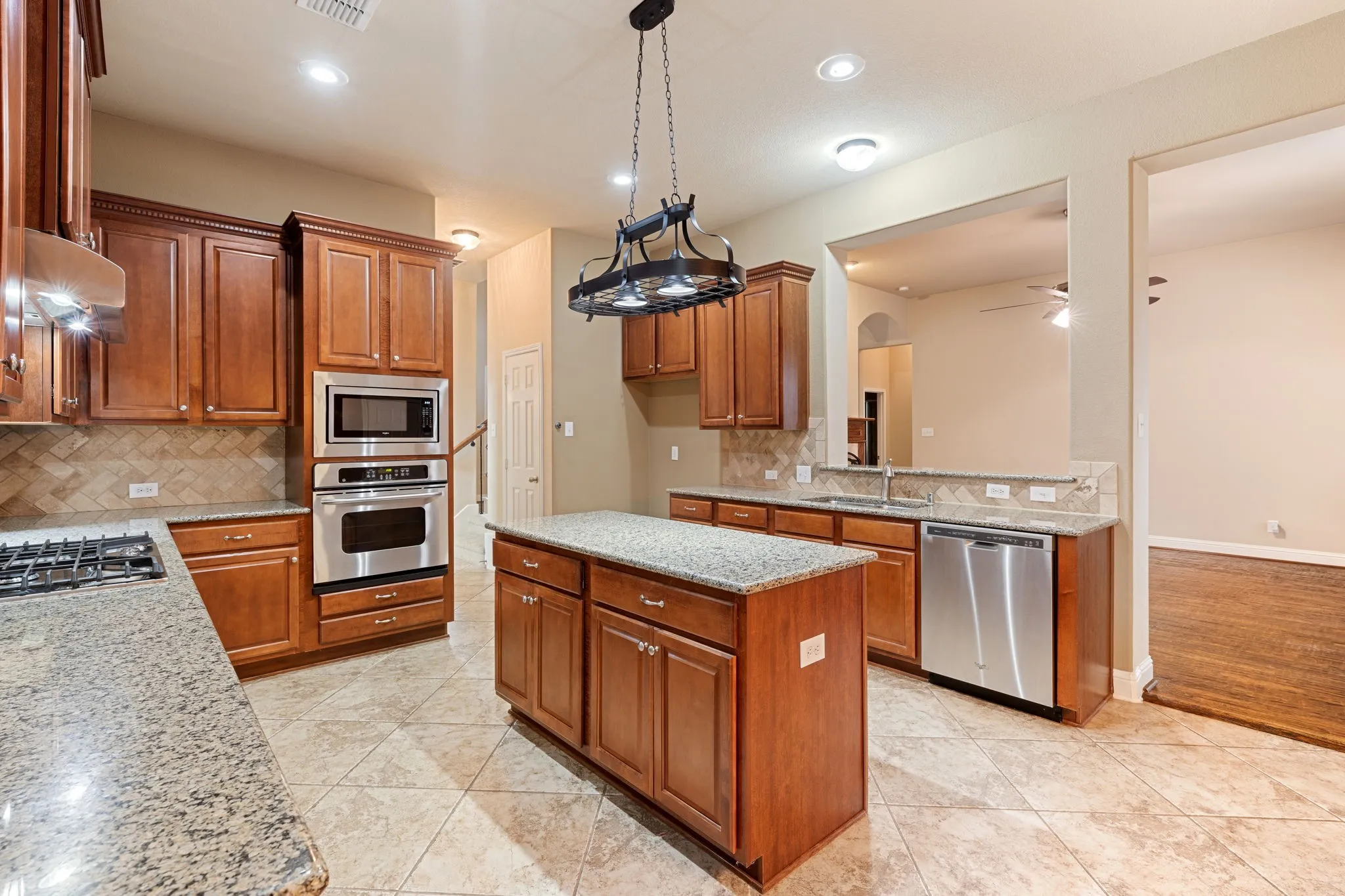 Single Family Residence For Sale in Rockwall County , 1750 Lake Forest Drive, Rockwall, Texas 75087, 5 Bedroom, 4 Bathroom, 2 Garage spaces, 3,769 Sqft, built in 2006, mls#21314765, Real Estate Agent in Rockwall, Homes For Sale in Rockwall county, Homes For Sale in Rockwall, Realtor in Rockwall Texas, Real Estate Brokerage Independent Realty Texas, Luminita Cordes Realtor