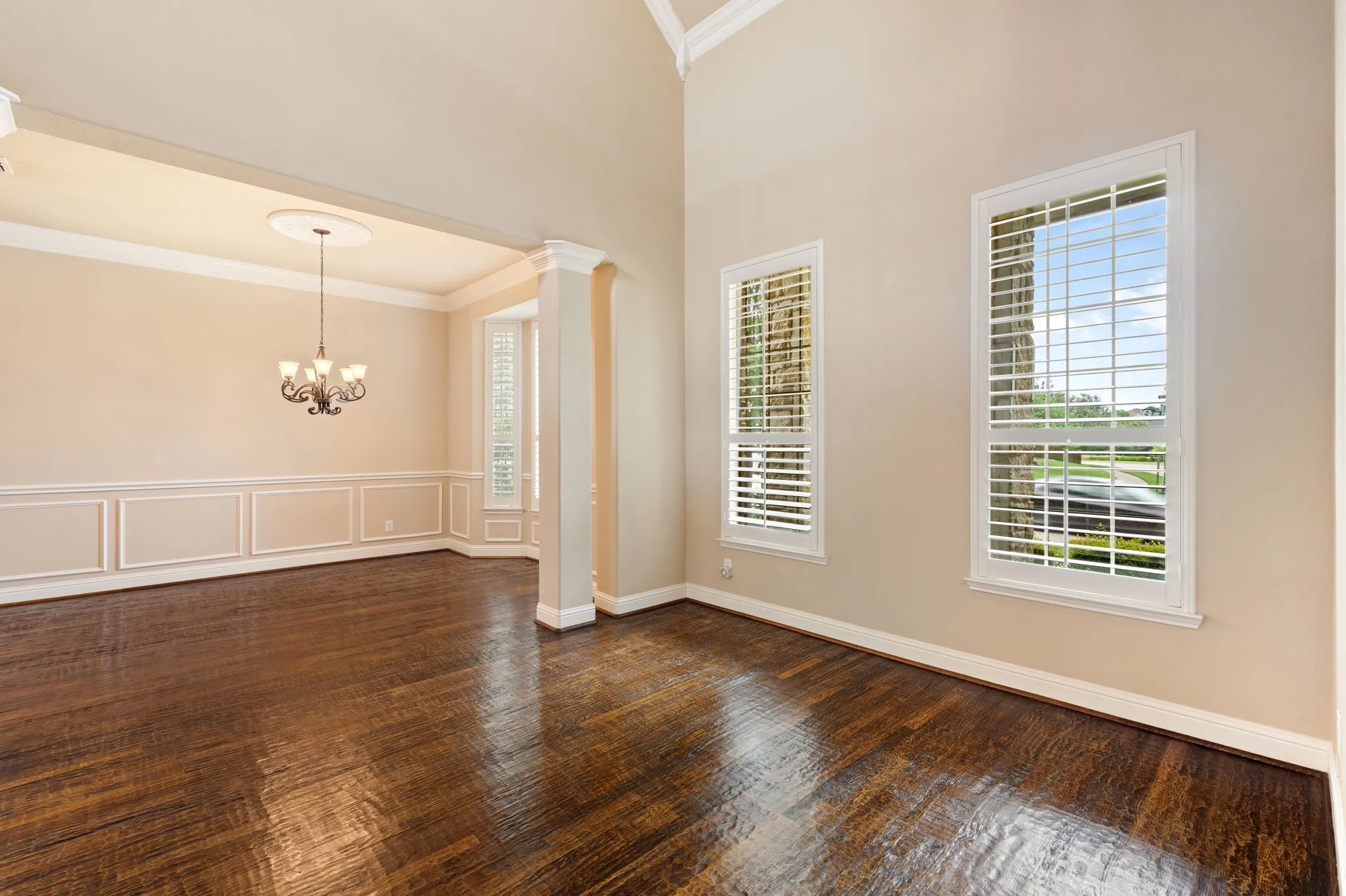 Single Family Residence For Sale in Rockwall County , 1750 Lake Forest Drive, Rockwall, Texas 75087, 5 Bedroom, 4 Bathroom, 2 Garage spaces, 3,769 Sqft, built in 2006, mls#21314765, Real Estate Agent in Rockwall, Homes For Sale in Rockwall county, Homes For Sale in Rockwall, Realtor in Rockwall Texas, Real Estate Brokerage Independent Realty Texas, Luminita Cordes Realtor