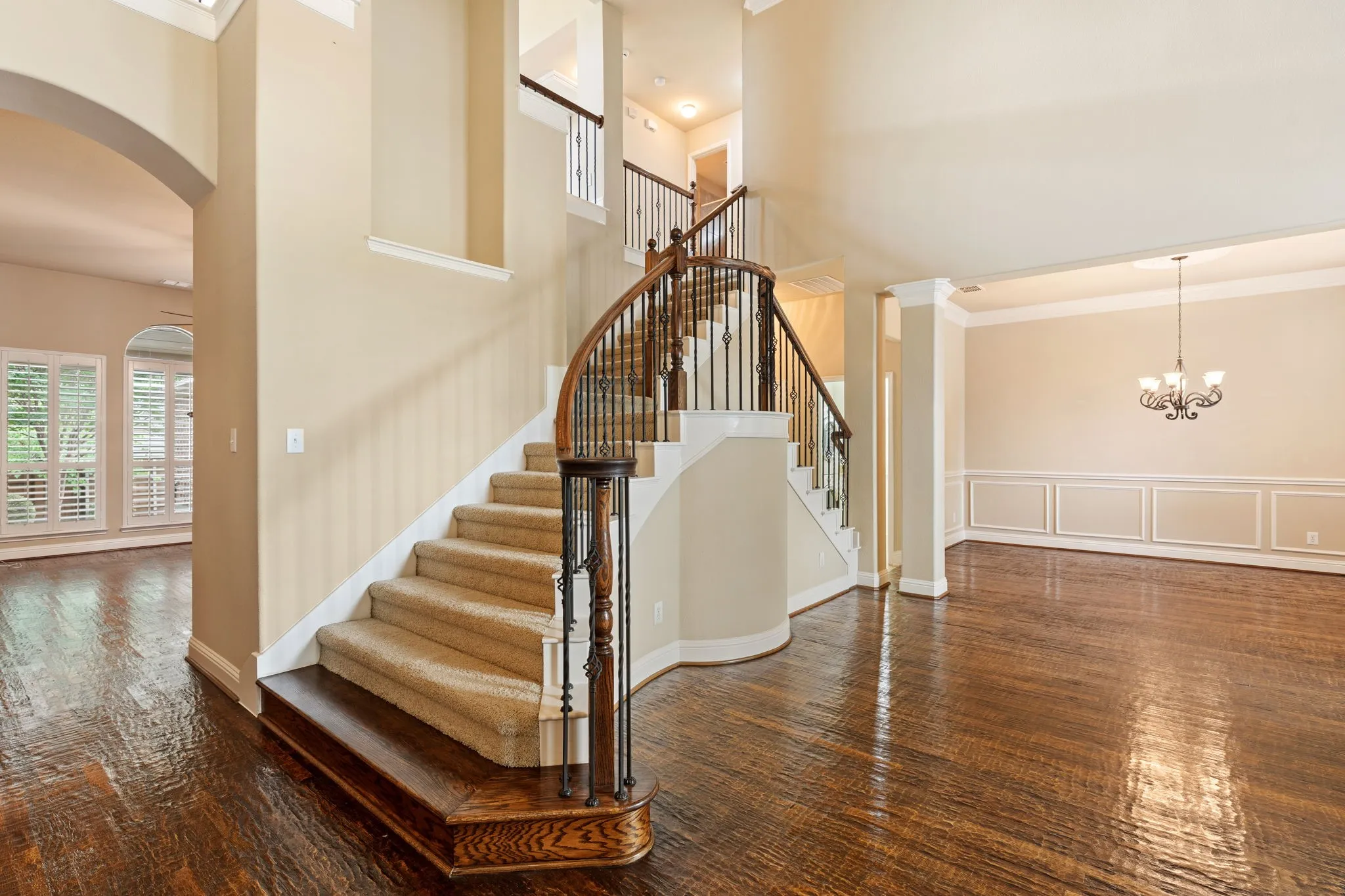 Single Family Residence For Sale in Rockwall County , 1750 Lake Forest Drive, Rockwall, Texas 75087, 5 Bedroom, 4 Bathroom, 2 Garage spaces, 3,769 Sqft, built in 2006, mls#21314765, Real Estate Agent in Rockwall, Homes For Sale in Rockwall county, Homes For Sale in Rockwall, Realtor in Rockwall Texas, Real Estate Brokerage Independent Realty Texas, Luminita Cordes Realtor