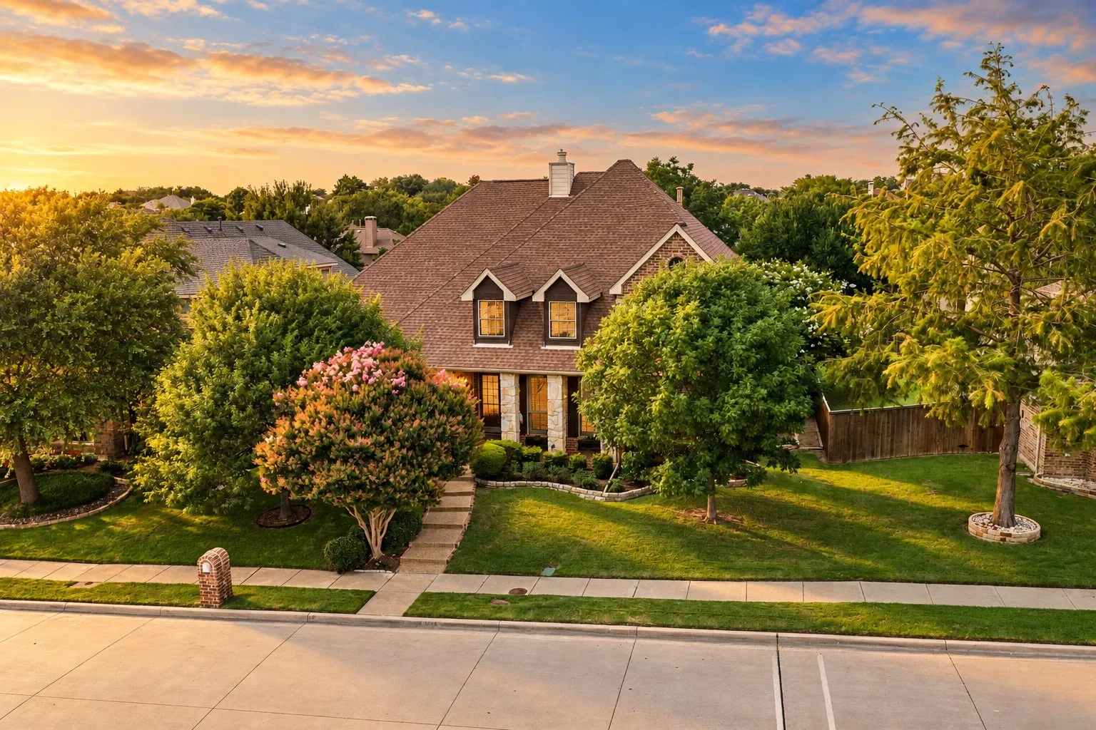 Single Family Residence For Sale in Rockwall County , 1750 Lake Forest Drive, Rockwall, Texas 75087, 5 Bedroom, 4 Bathroom, 2 Garage spaces, 3,769 Sqft, built in 2006, mls#21314765, Real Estate Agent in Rockwall, Homes For Sale in Rockwall county, Homes For Sale in Rockwall, Realtor in Rockwall Texas, Real Estate Brokerage Independent Realty Texas, Luminita Cordes Realtor