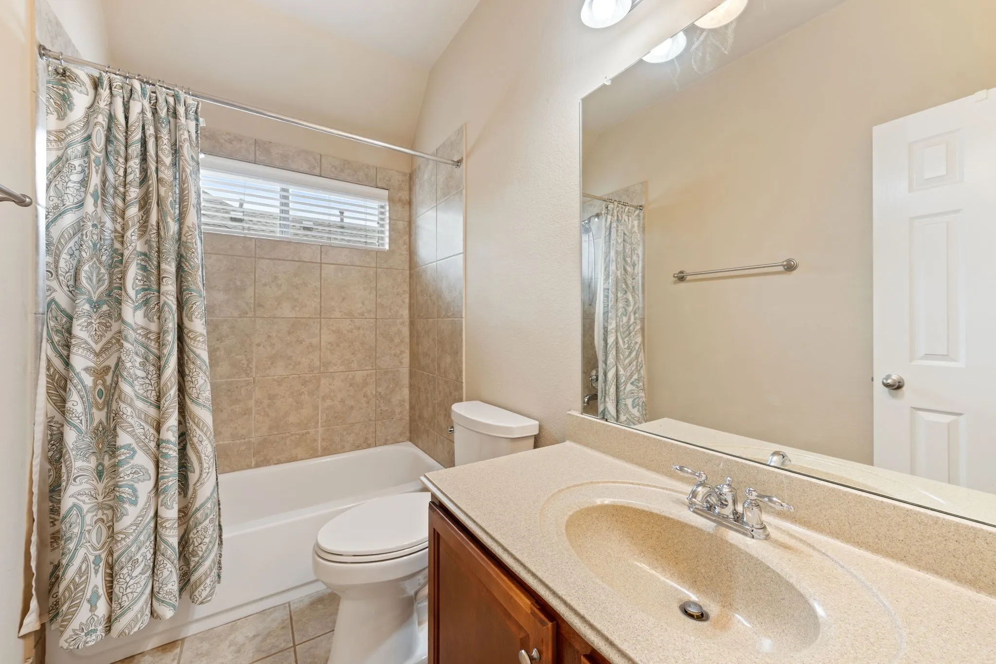 Single Family Residence For Sale in Rockwall County , 1750 Lake Forest Drive, Rockwall, Texas 75087, 5 Bedroom, 4 Bathroom, 2 Garage spaces, 3,769 Sqft, built in 2006, mls#21314765, Real Estate Agent in Rockwall, Homes For Sale in Rockwall county, Homes For Sale in Rockwall, Realtor in Rockwall Texas, Real Estate Brokerage Independent Realty Texas, Luminita Cordes Realtor