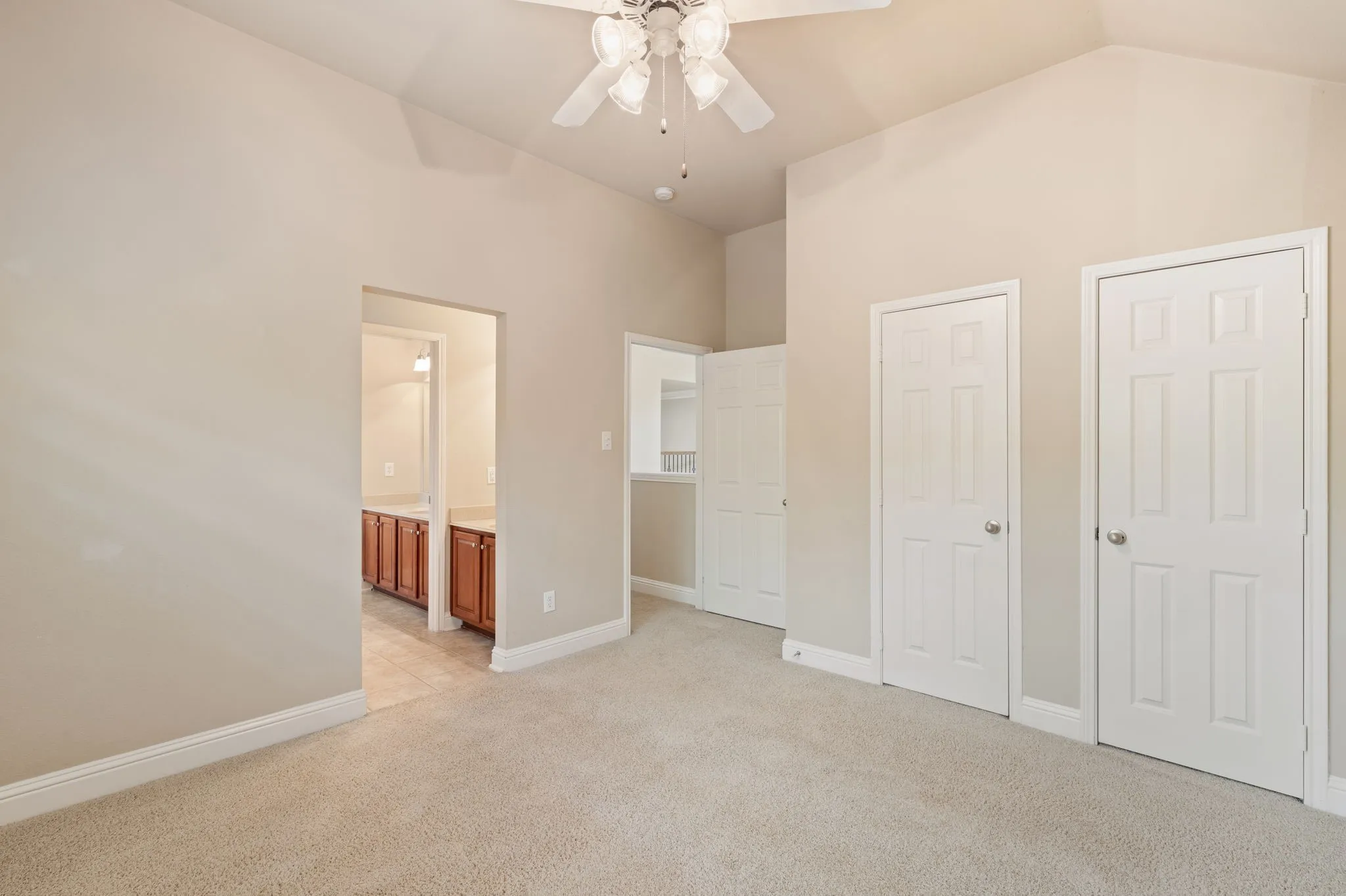Single Family Residence For Sale in Rockwall County , 1750 Lake Forest Drive, Rockwall, Texas 75087, 5 Bedroom, 4 Bathroom, 2 Garage spaces, 3,769 Sqft, built in 2006, mls#21314765, Real Estate Agent in Rockwall, Homes For Sale in Rockwall county, Homes For Sale in Rockwall, Realtor in Rockwall Texas, Real Estate Brokerage Independent Realty Texas, Luminita Cordes Realtor