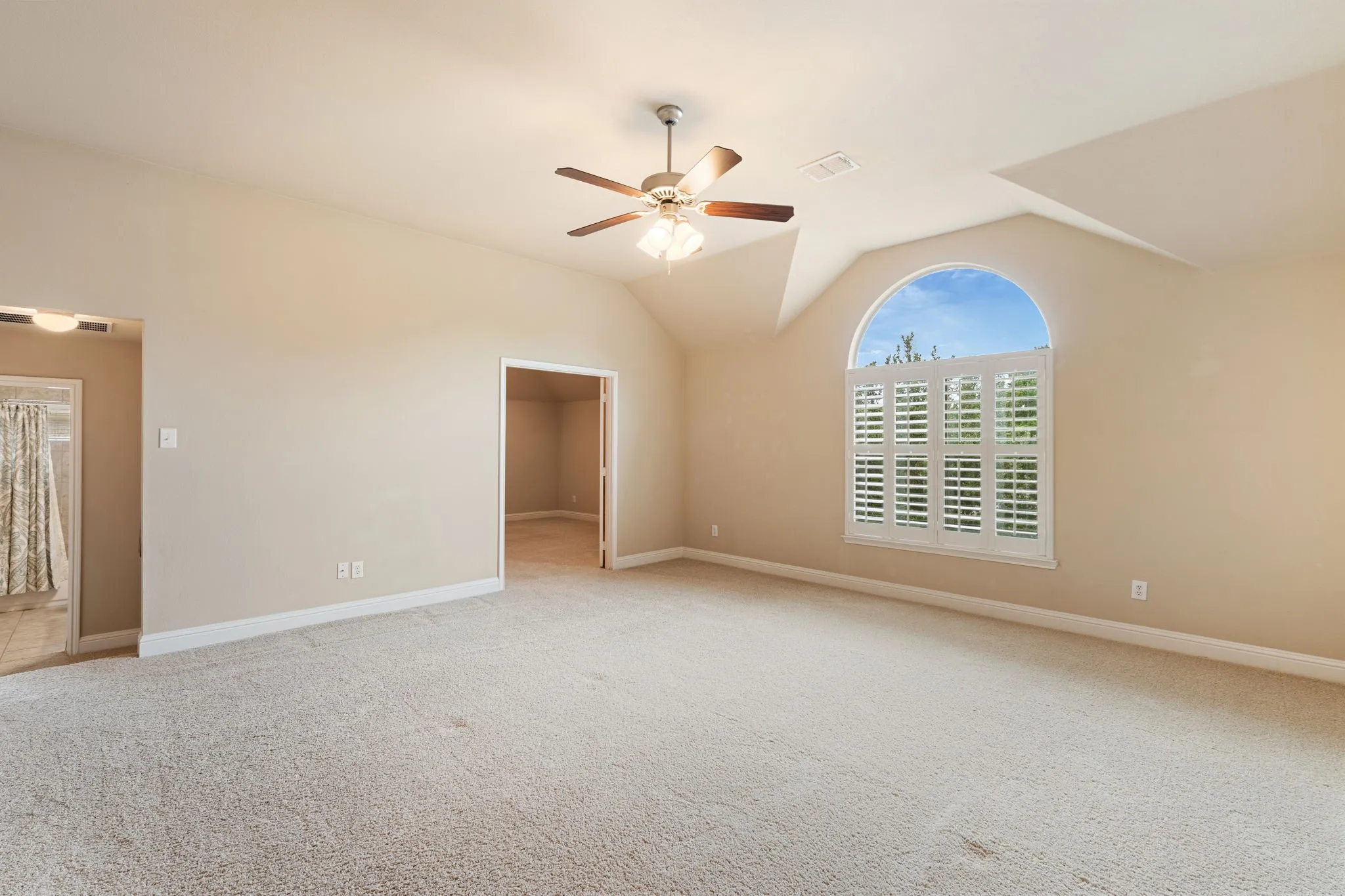 Single Family Residence For Sale in Rockwall County , 1750 Lake Forest Drive, Rockwall, Texas 75087, 5 Bedroom, 4 Bathroom, 2 Garage spaces, 3,769 Sqft, built in 2006, mls#21314765, Real Estate Agent in Rockwall, Homes For Sale in Rockwall county, Homes For Sale in Rockwall, Realtor in Rockwall Texas, Real Estate Brokerage Independent Realty Texas, Luminita Cordes Realtor