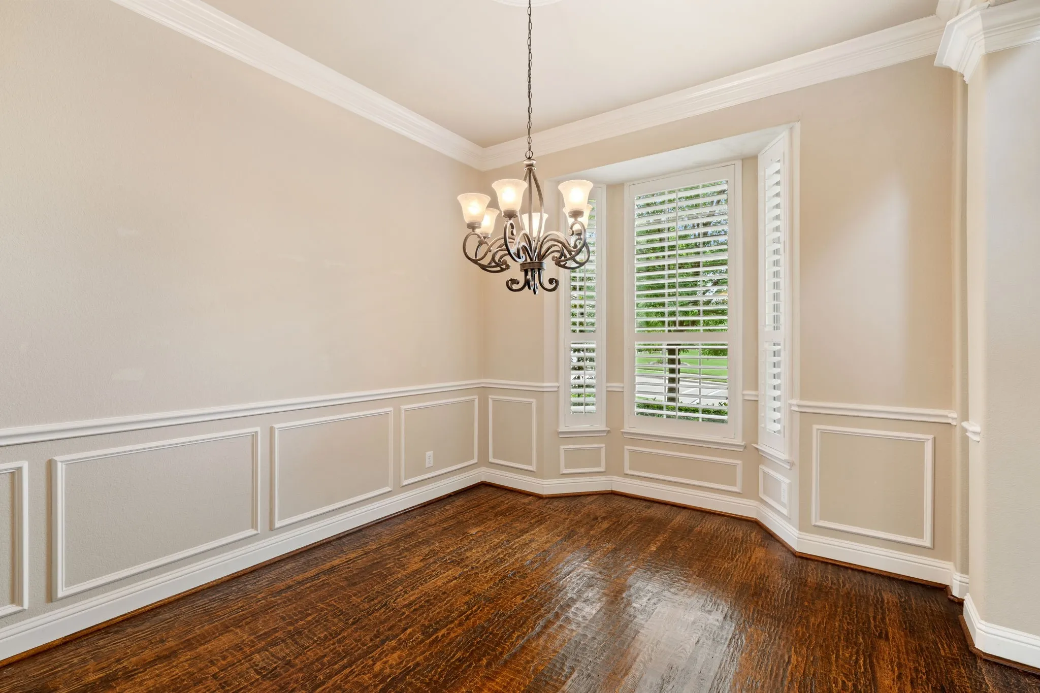 Single Family Residence For Sale in Rockwall County , 1750 Lake Forest Drive, Rockwall, Texas 75087, 5 Bedroom, 4 Bathroom, 2 Garage spaces, 3,769 Sqft, built in 2006, mls#21314765, Real Estate Agent in Rockwall, Homes For Sale in Rockwall county, Homes For Sale in Rockwall, Realtor in Rockwall Texas, Real Estate Brokerage Independent Realty Texas, Luminita Cordes Realtor