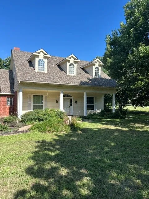 Unique country home, on 3.3 acres