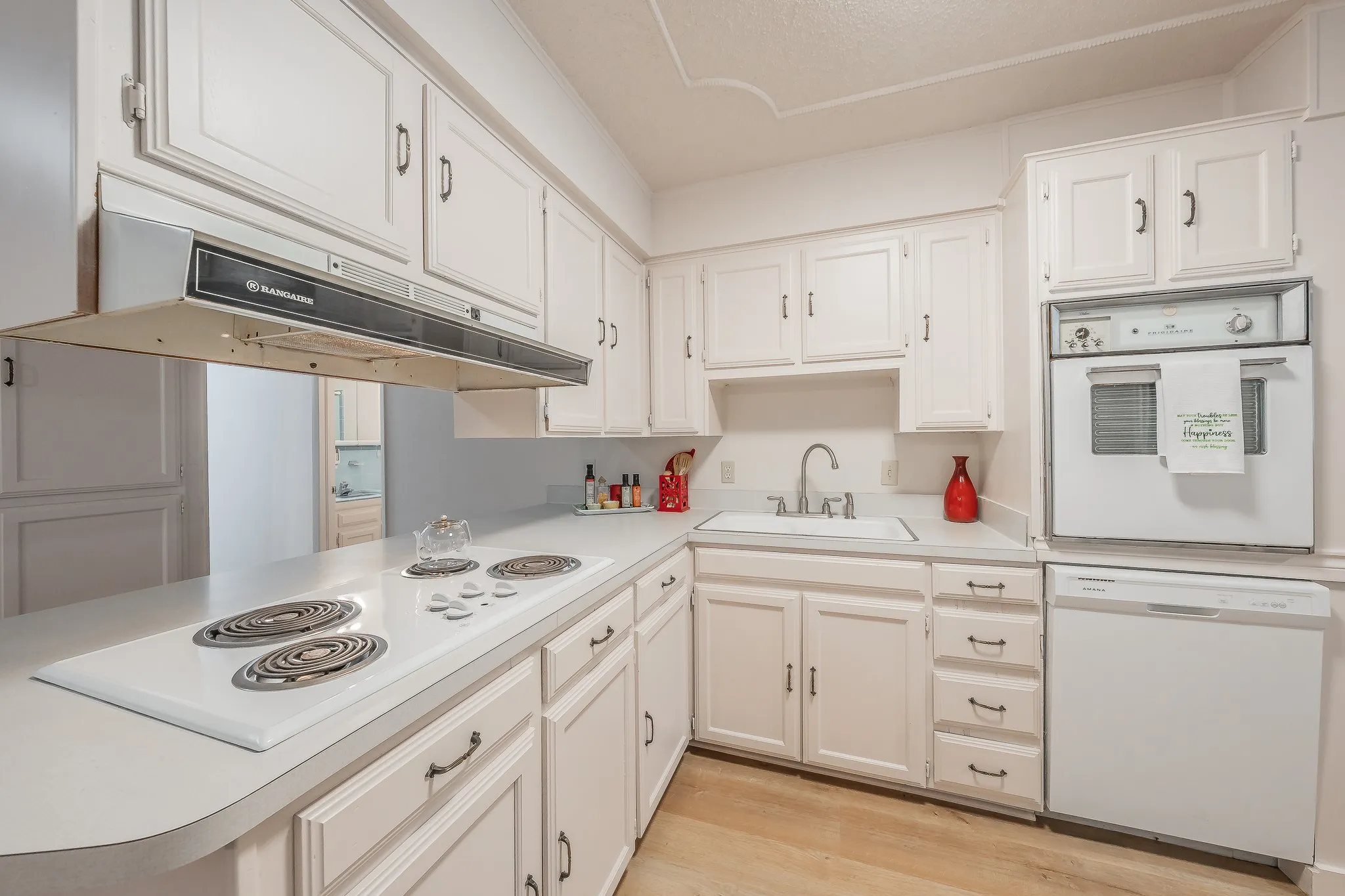Single Family Residence For Sale in Tarrant County , 506 E Huitt Lane, Euless, Texas 76040, 3 Bedroom, 2 Bathroom, 2 Garage spaces, 1,643 Sqft, built in 1959, mls#21314818, Real Estate Agent in Euless, Homes For Sale in Tarrant county, Homes For Sale in Euless, Realtor in Euless Texas, Real Estate Brokerage Independent Realty Texas, Luminita Cordes Realtor