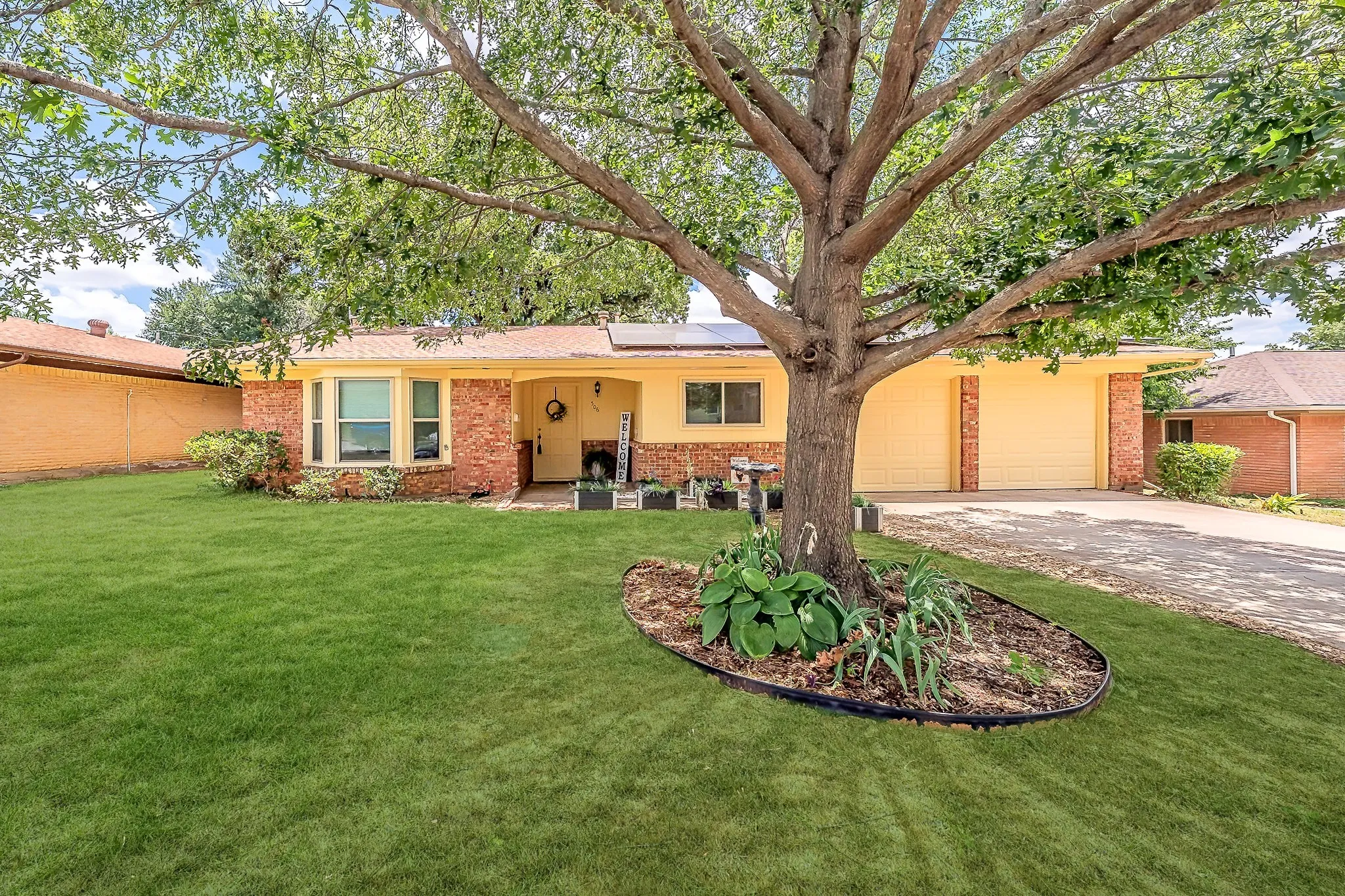 Single Family Residence For Sale in Tarrant County , 506 E Huitt Lane, Euless, Texas 76040, 3 Bedroom, 2 Bathroom, 2 Garage spaces, 1,643 Sqft, built in 1959, mls#21314818, Real Estate Agent in Euless, Homes For Sale in Tarrant county, Homes For Sale in Euless, Realtor in Euless Texas, Real Estate Brokerage Independent Realty Texas, Luminita Cordes Realtor