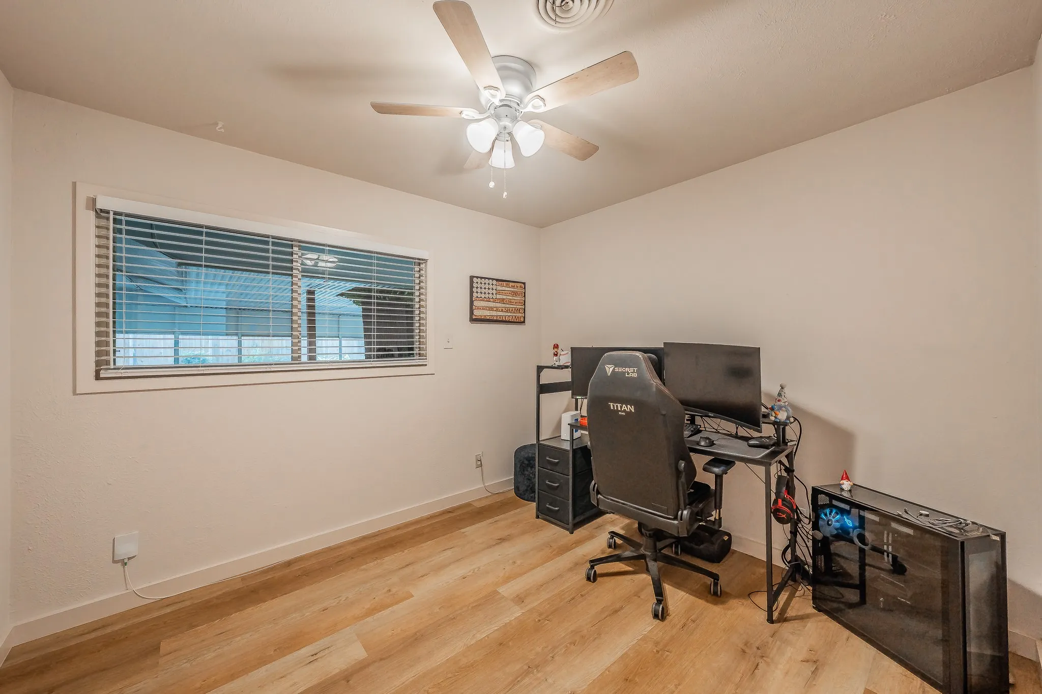 Single Family Residence For Sale in Tarrant County , 506 E Huitt Lane, Euless, Texas 76040, 3 Bedroom, 2 Bathroom, 2 Garage spaces, 1,643 Sqft, built in 1959, mls#21314818, Real Estate Agent in Euless, Homes For Sale in Tarrant county, Homes For Sale in Euless, Realtor in Euless Texas, Real Estate Brokerage Independent Realty Texas, Luminita Cordes Realtor