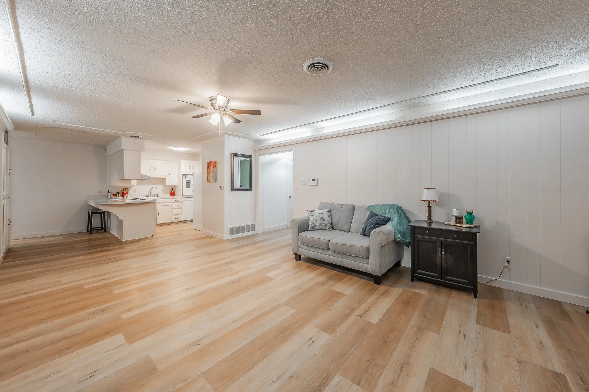 Single Family Residence For Sale in Tarrant County , 506 E Huitt Lane, Euless, Texas 76040, 3 Bedroom, 2 Bathroom, 2 Garage spaces, 1,643 Sqft, built in 1959, mls#21314818, Real Estate Agent in Euless, Homes For Sale in Tarrant county, Homes For Sale in Euless, Realtor in Euless Texas, Real Estate Brokerage Independent Realty Texas, Luminita Cordes Realtor