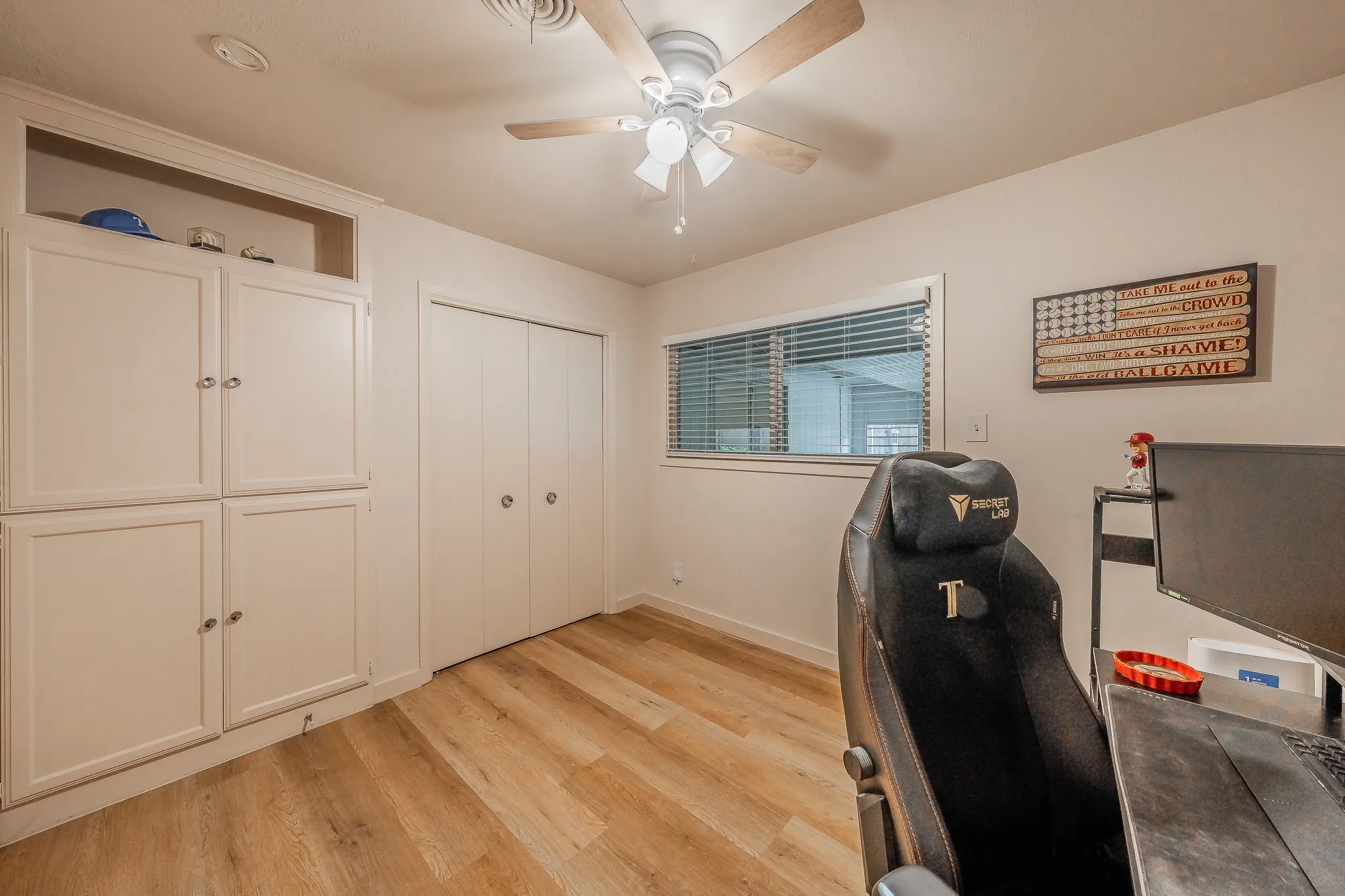 Single Family Residence For Sale in Tarrant County , 506 E Huitt Lane, Euless, Texas 76040, 3 Bedroom, 2 Bathroom, 2 Garage spaces, 1,643 Sqft, built in 1959, mls#21314818, Real Estate Agent in Euless, Homes For Sale in Tarrant county, Homes For Sale in Euless, Realtor in Euless Texas, Real Estate Brokerage Independent Realty Texas, Luminita Cordes Realtor