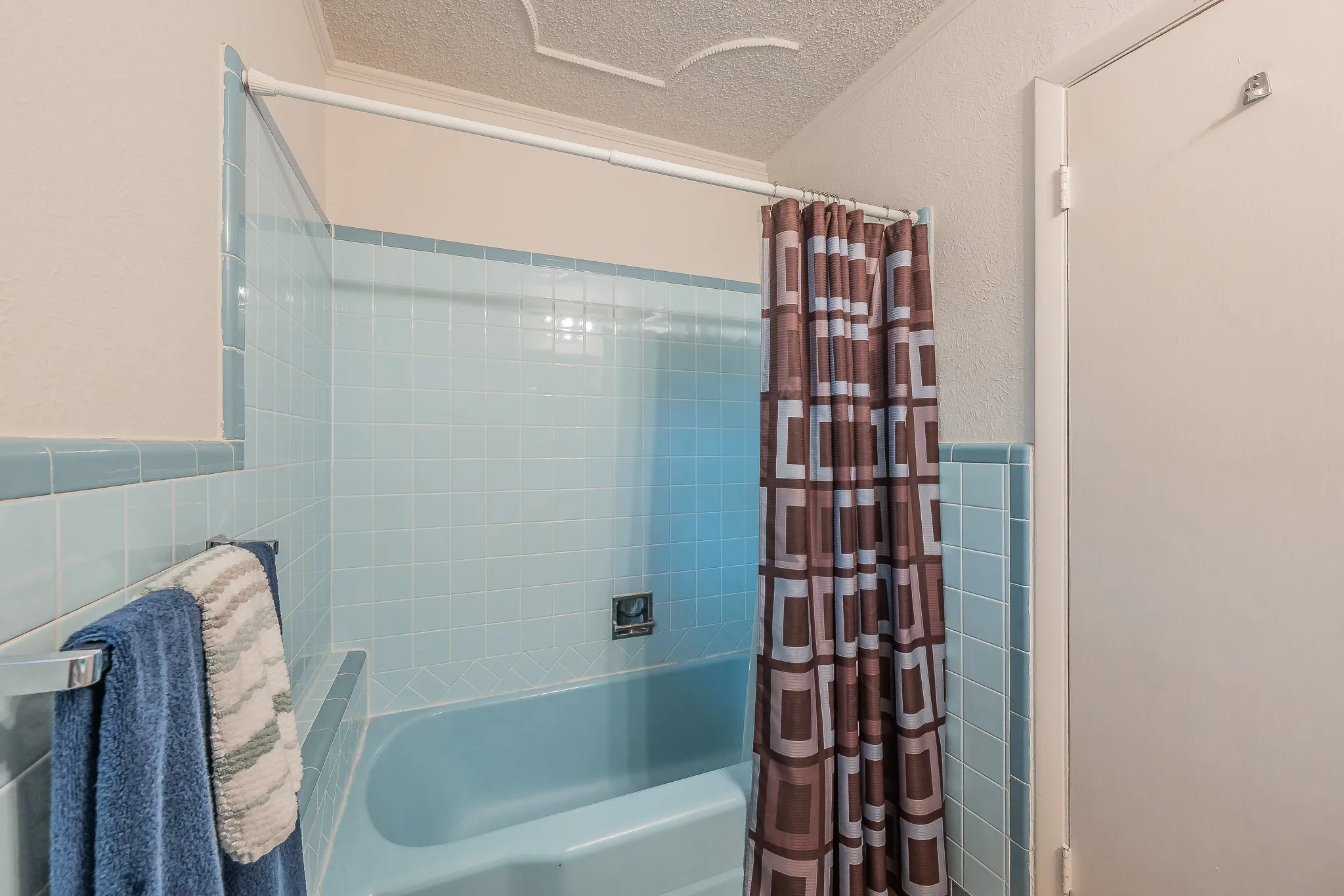 Single Family Residence For Sale in Tarrant County , 506 E Huitt Lane, Euless, Texas 76040, 3 Bedroom, 2 Bathroom, 2 Garage spaces, 1,643 Sqft, built in 1959, mls#21314818, Real Estate Agent in Euless, Homes For Sale in Tarrant county, Homes For Sale in Euless, Realtor in Euless Texas, Real Estate Brokerage Independent Realty Texas, Luminita Cordes Realtor