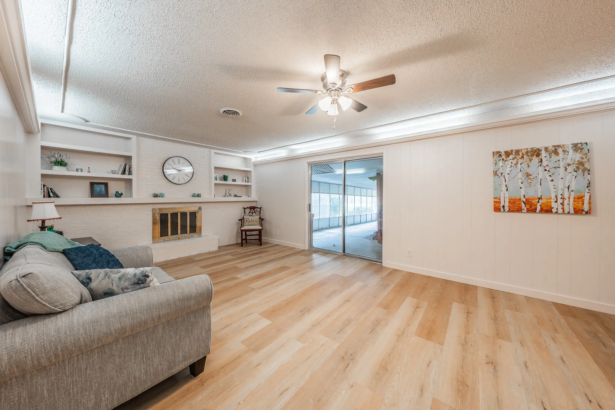 Single Family Residence For Sale in Tarrant County , 506 E Huitt Lane, Euless, Texas 76040, 3 Bedroom, 2 Bathroom, 2 Garage spaces, 1,643 Sqft, built in 1959, mls#21314818, Real Estate Agent in Euless, Homes For Sale in Tarrant county, Homes For Sale in Euless, Realtor in Euless Texas, Real Estate Brokerage Independent Realty Texas, Luminita Cordes Realtor