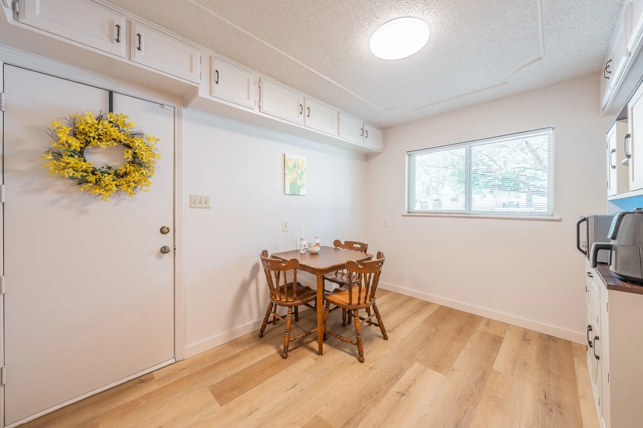 Single Family Residence For Sale in Tarrant County , 506 E Huitt Lane, Euless, Texas 76040, 3 Bedroom, 2 Bathroom, 2 Garage spaces, 1,643 Sqft, built in 1959, mls#21314818, Real Estate Agent in Euless, Homes For Sale in Tarrant county, Homes For Sale in Euless, Realtor in Euless Texas, Real Estate Brokerage Independent Realty Texas, Luminita Cordes Realtor