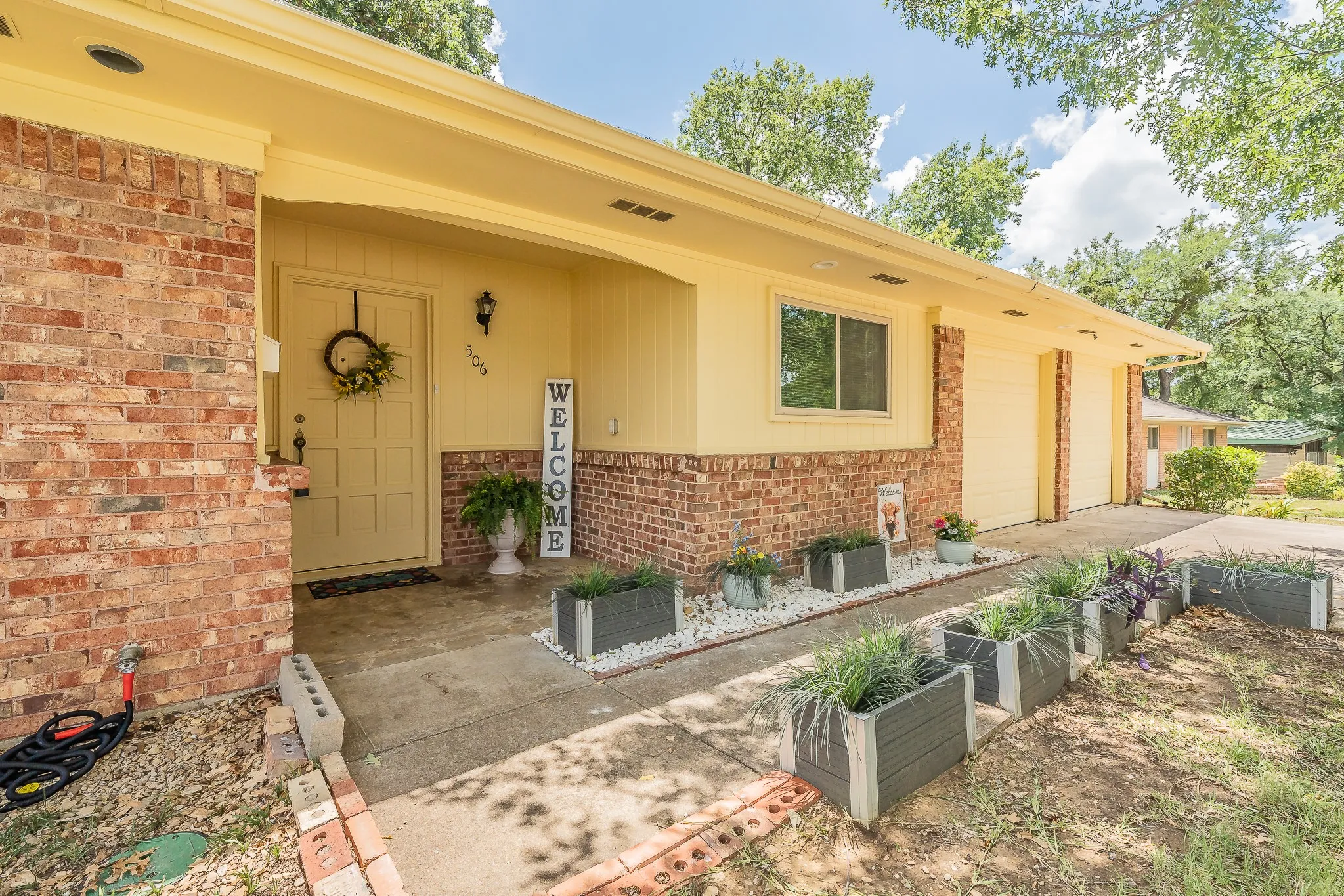 Single Family Residence For Sale in Tarrant County , 506 E Huitt Lane, Euless, Texas 76040, 3 Bedroom, 2 Bathroom, 2 Garage spaces, 1,643 Sqft, built in 1959, mls#21314818, Real Estate Agent in Euless, Homes For Sale in Tarrant county, Homes For Sale in Euless, Realtor in Euless Texas, Real Estate Brokerage Independent Realty Texas, Luminita Cordes Realtor