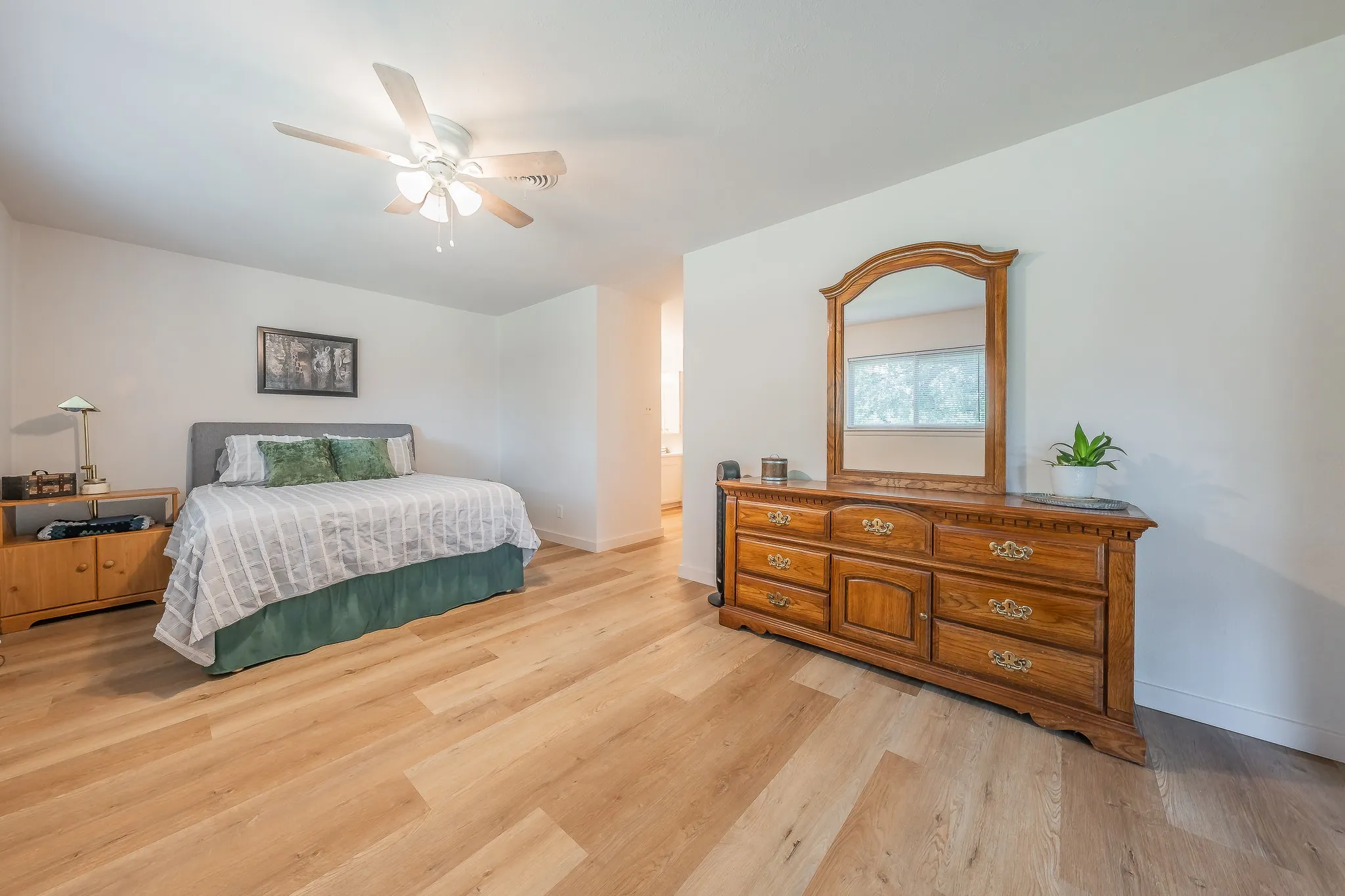 Single Family Residence For Sale in Tarrant County , 506 E Huitt Lane, Euless, Texas 76040, 3 Bedroom, 2 Bathroom, 2 Garage spaces, 1,643 Sqft, built in 1959, mls#21314818, Real Estate Agent in Euless, Homes For Sale in Tarrant county, Homes For Sale in Euless, Realtor in Euless Texas, Real Estate Brokerage Independent Realty Texas, Luminita Cordes Realtor