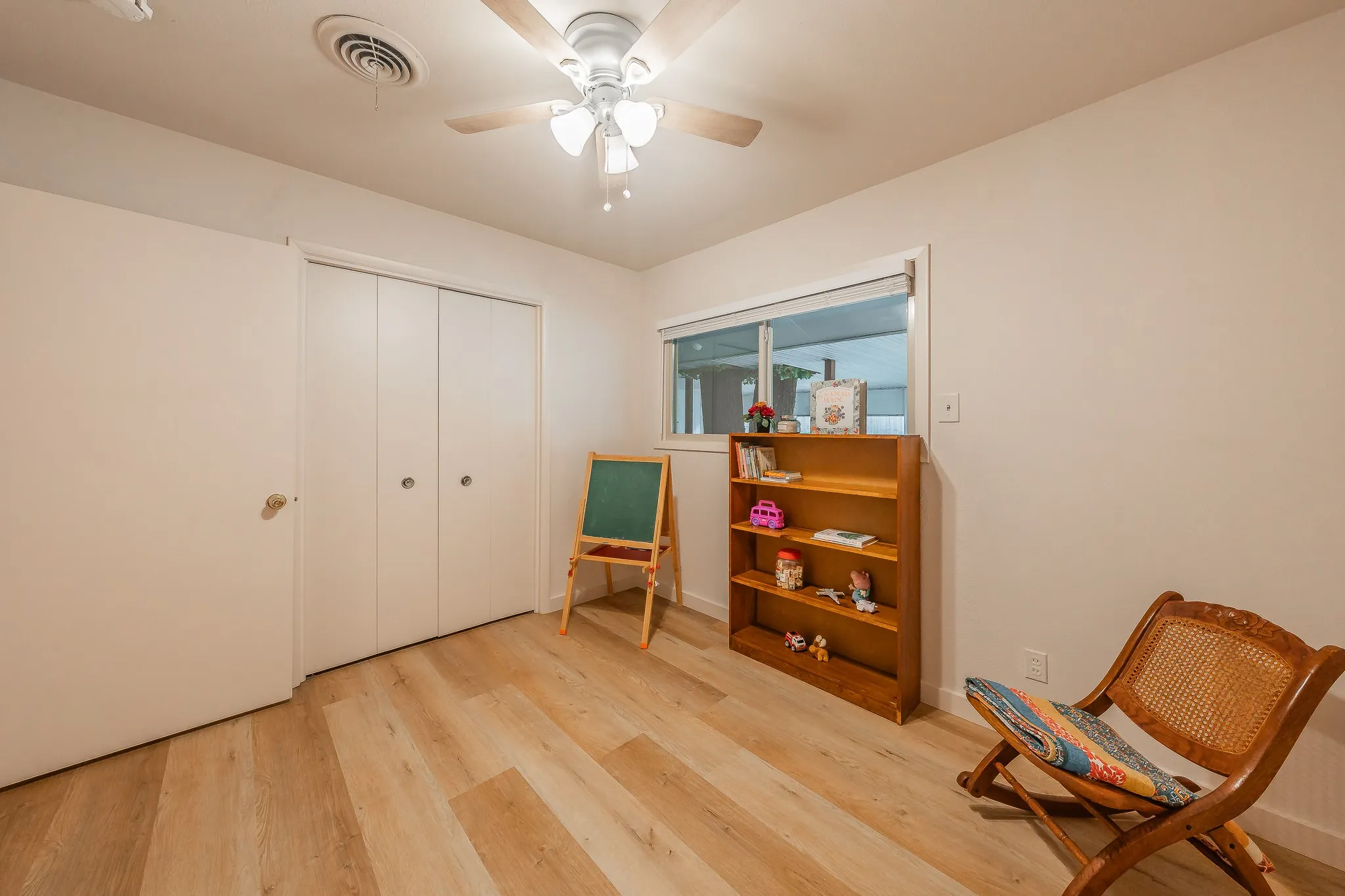 Single Family Residence For Sale in Tarrant County , 506 E Huitt Lane, Euless, Texas 76040, 3 Bedroom, 2 Bathroom, 2 Garage spaces, 1,643 Sqft, built in 1959, mls#21314818, Real Estate Agent in Euless, Homes For Sale in Tarrant county, Homes For Sale in Euless, Realtor in Euless Texas, Real Estate Brokerage Independent Realty Texas, Luminita Cordes Realtor