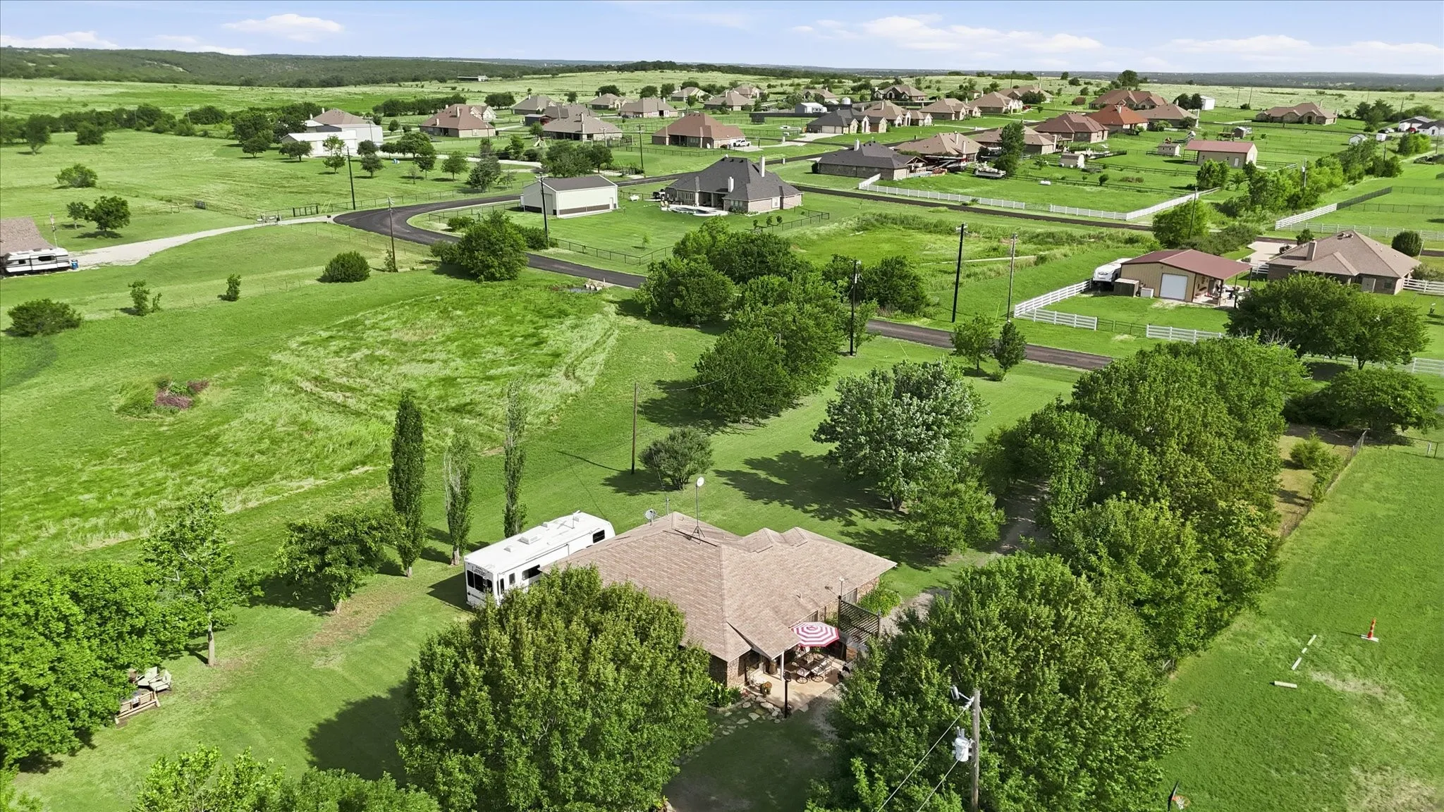 Single Family Residence For Sale in Parker County , 1025 Dominique Drive, Weatherford, Texas 76087, 2 Bedroom, 1 Bathroom, Garage spaces, 1,518 Sqft, built in 1985, mls#21314058, Real Estate Agent in Weatherford, Homes For Sale in Parker county, Homes For Sale in Weatherford, Realtor in Weatherford Texas, Real Estate Brokerage Independent Realty Texas, Luminita Cordes Realtor
