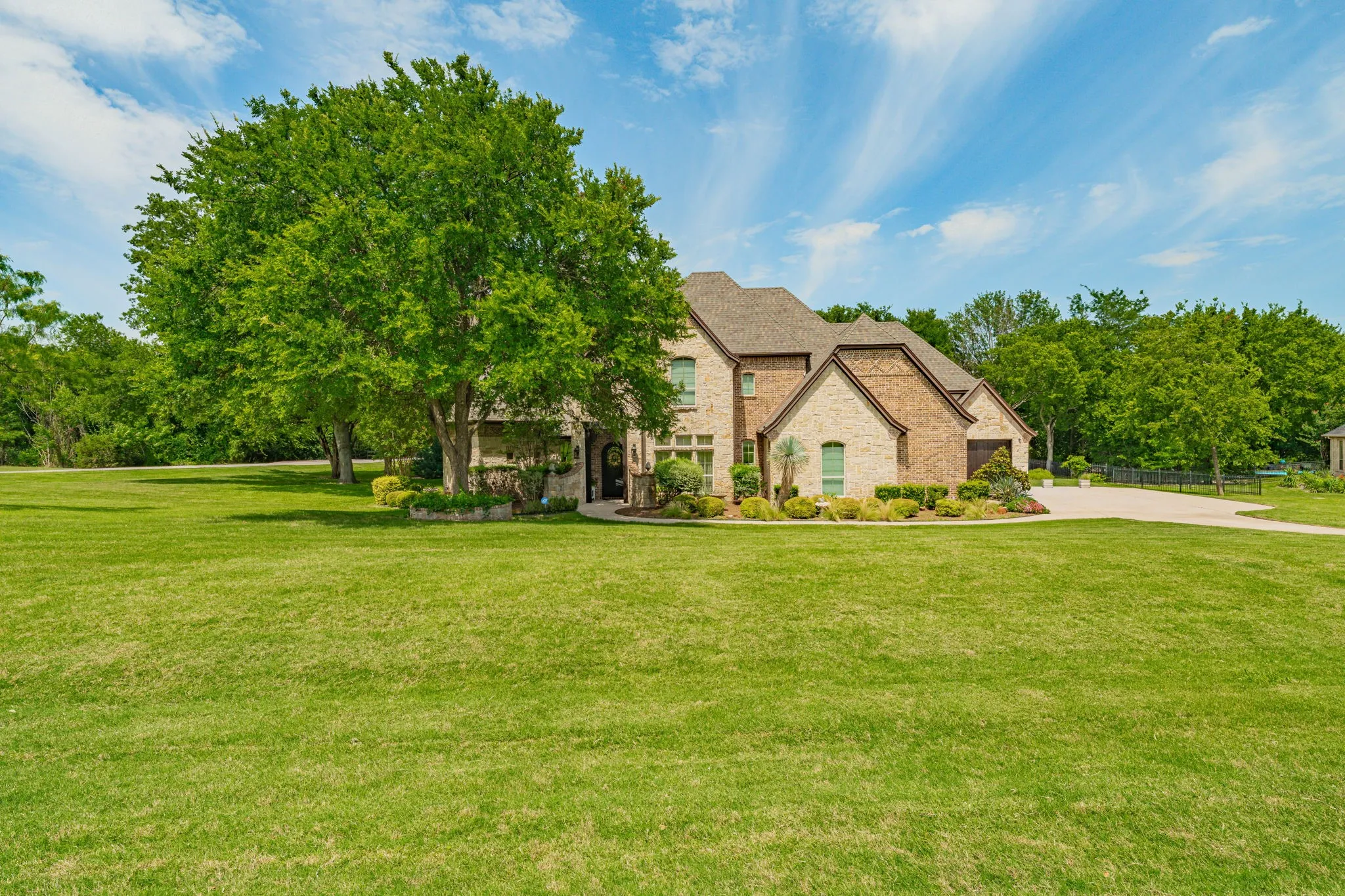 Single Family Residence For Sale in Parker County , 101 Western Breeze Drive, Fort Worth, Texas 76126, 4 Bedroom, 5 Bathroom, 3 Garage spaces, 4,330 Sqft, built in 2008, mls#21314706, Real Estate Agent in Fort Worth, Homes For Sale in Parker county, Homes For Sale in Fort Worth, Realtor in Fort Worth Texas, Real Estate Brokerage Independent Realty Texas, Luminita Cordes Realtor